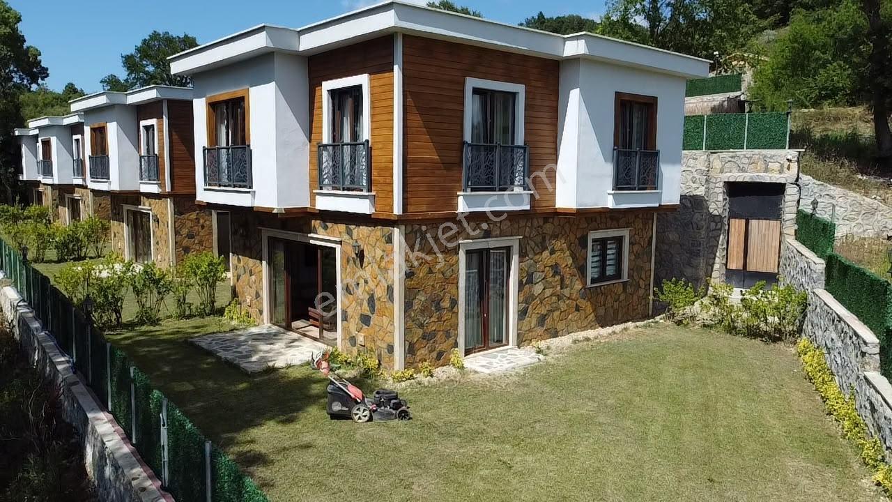 Şile Geredelide Havuzlu Butik Site İçerisinde Satılık Villa