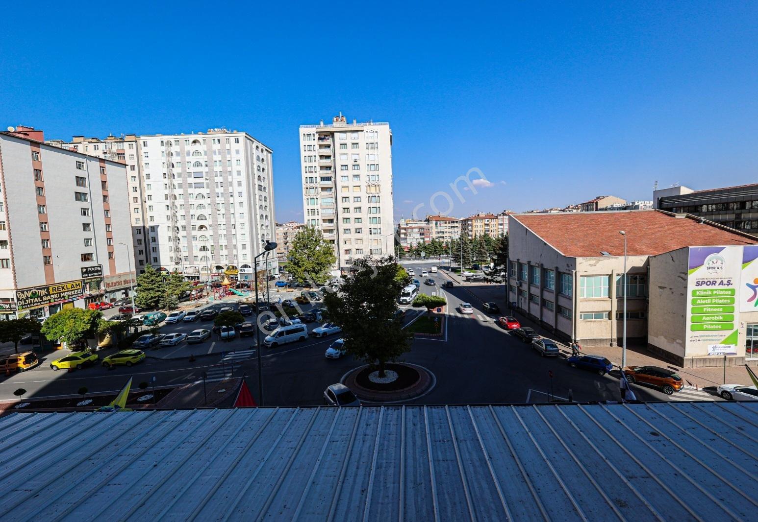 Forum Avm Yanında Aidatsız Asansörlü Kombili Satılık 3+1 Daire — fotoğraf 17