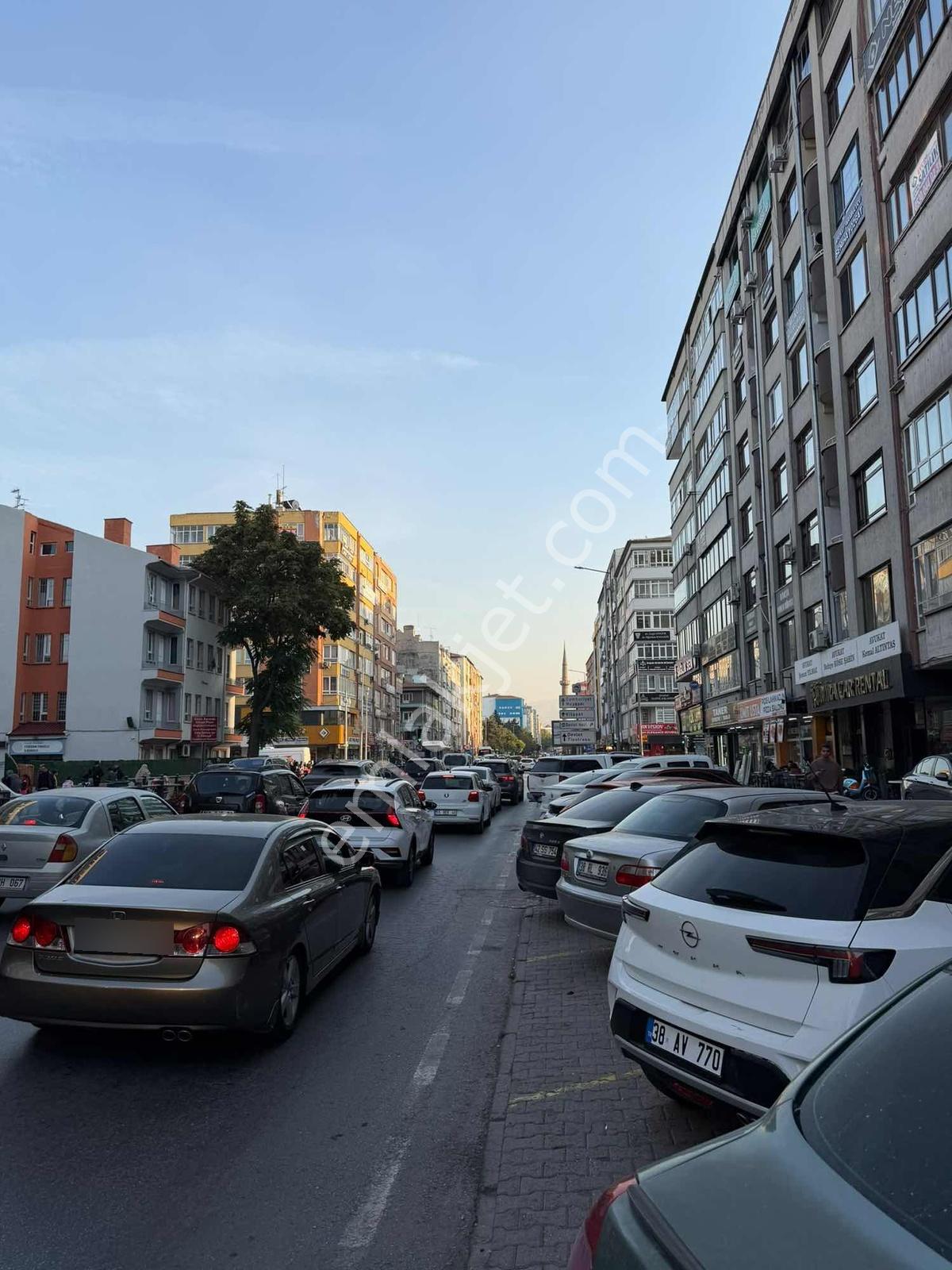 Fetanet Emlaktan İstasyon Caddesinde Yapılı 4+1 Odalı — fotoğraf 2