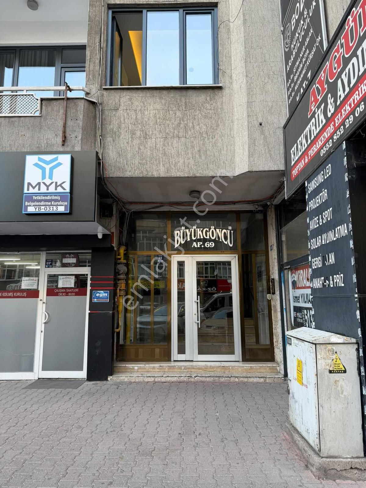 Fetanet Emlaktan İstasyon Caddesinde Yapılı 4+1 Odalı — fotoğraf 3