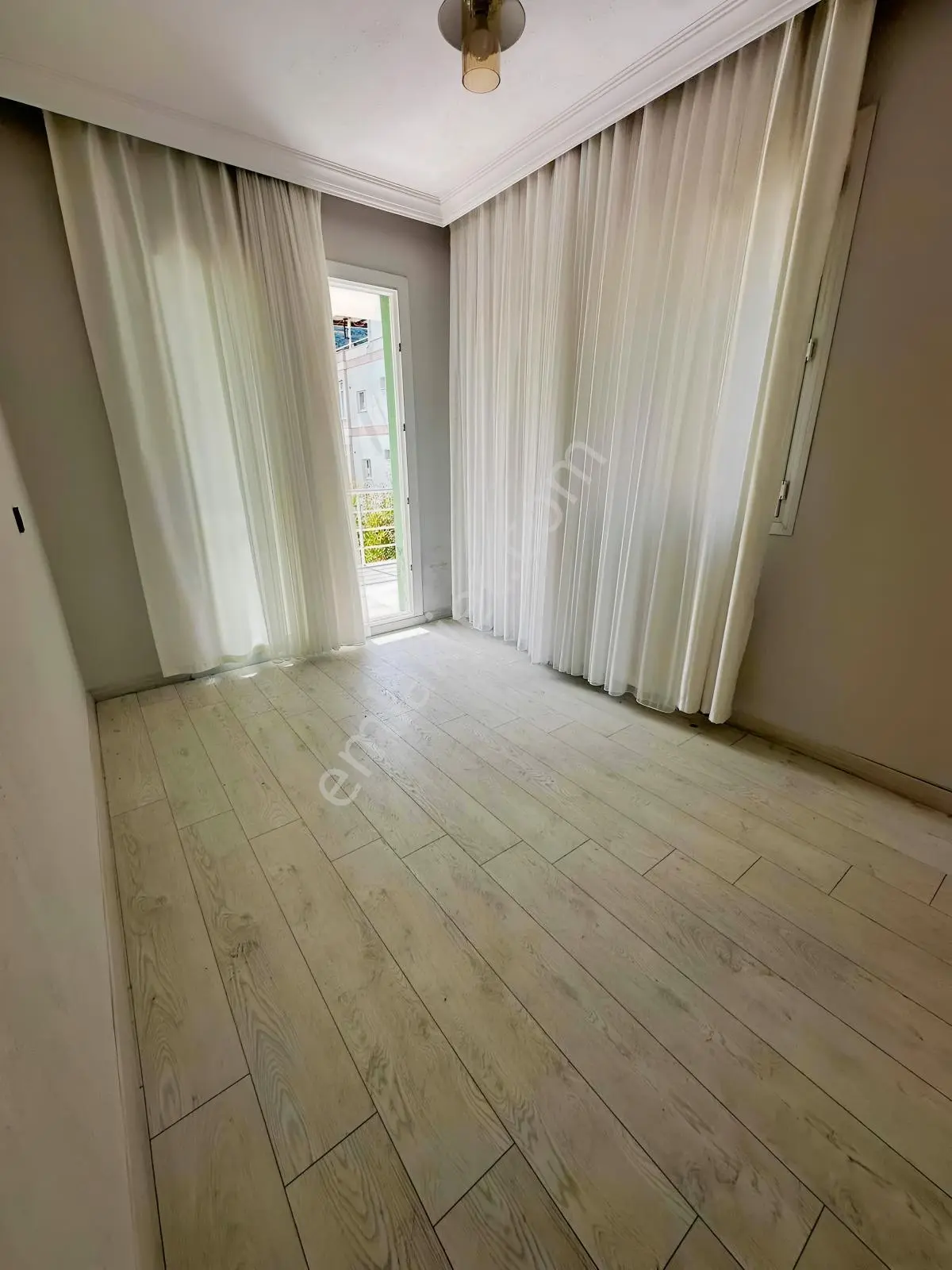 Güzelçamlı'da 3 + 1 Odalı Kapalı Mutfaklı Satılık Daıre — fotoğraf 15