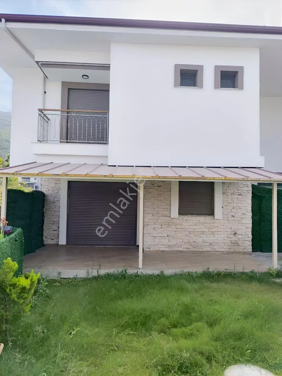 Hsn Emlaktan Guzelcamda Satılık Geniş Villa