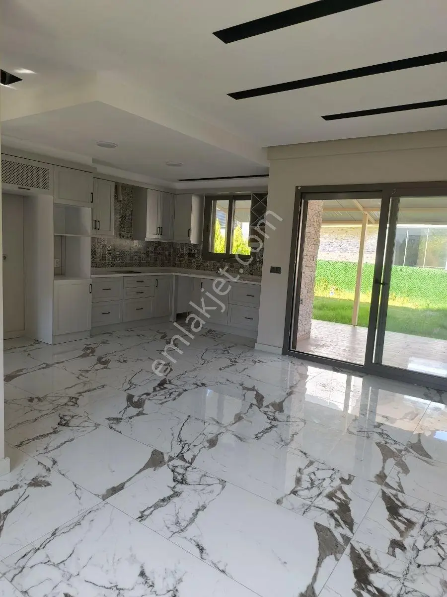 Hsn Emlaktan Guzelcamda Satılık Geniş Villa — fotoğraf 2