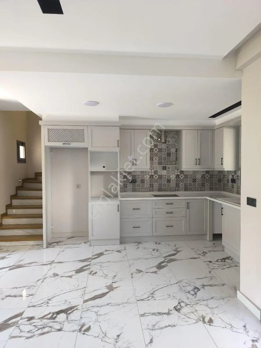 Hsn Emlaktan Guzelcamda Satılık Geniş Villa — fotoğraf 5
