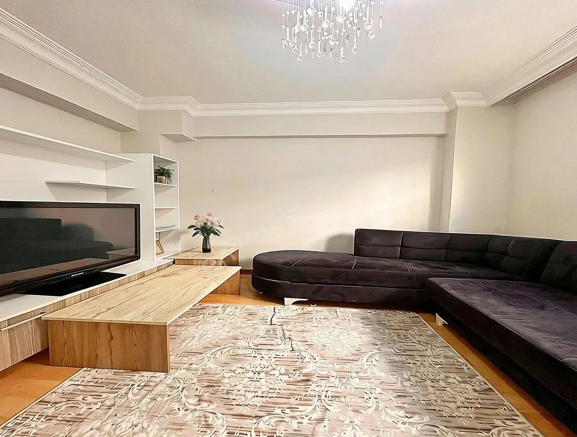 Metrobüse Yürüme Mesafesinde Dev M2 Düz Giriş 2+1 Satılık Daire! — fotoğraf 2