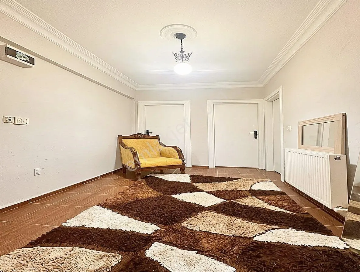 Metrobüse Yürüme Mesafesinde Dev M2 Düz Giriş 2+1 Satılık Daire! — fotoğraf 4