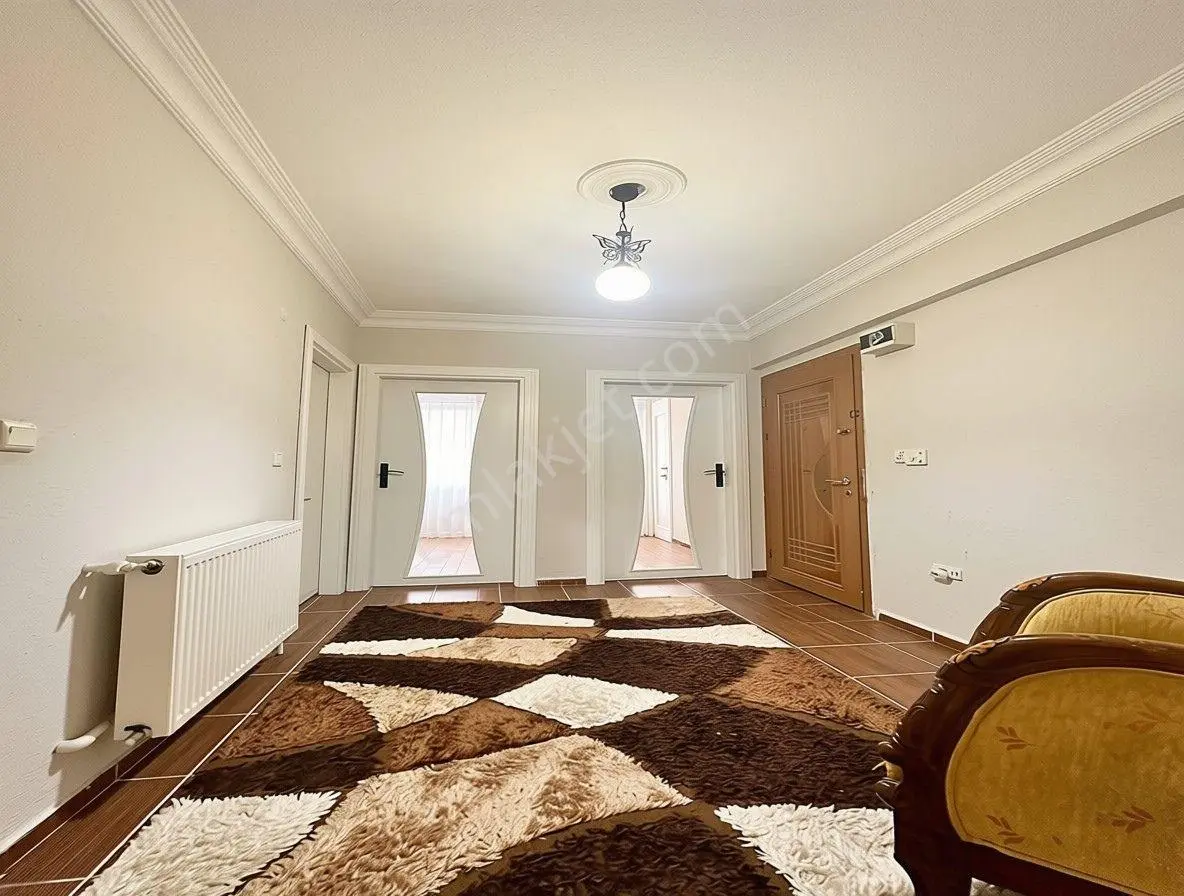 Metrobüse Yürüme Mesafesinde Dev M2 Düz Giriş 2+1 Satılık Daire! — fotoğraf 5