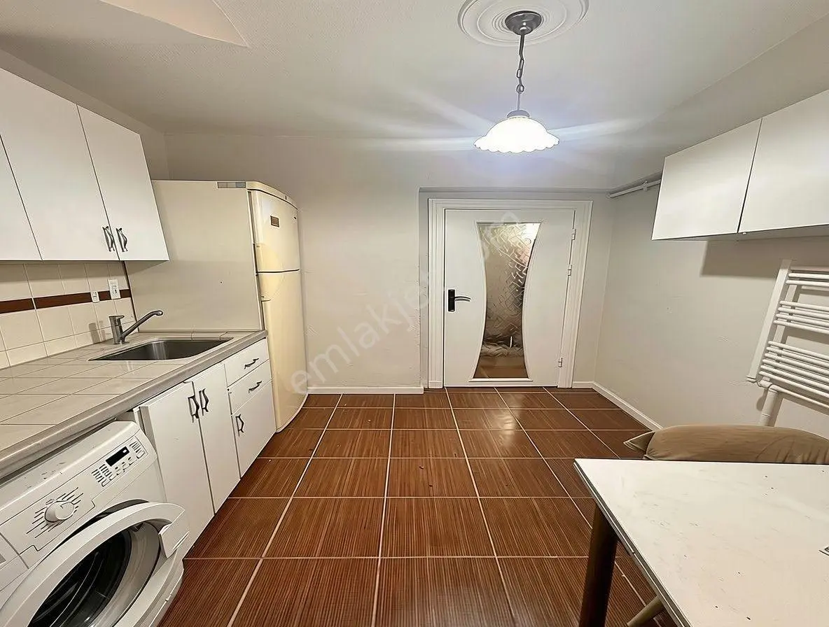 Metrobüse Yürüme Mesafesinde Dev M2 Düz Giriş 2+1 Satılık Daire! — fotoğraf 7