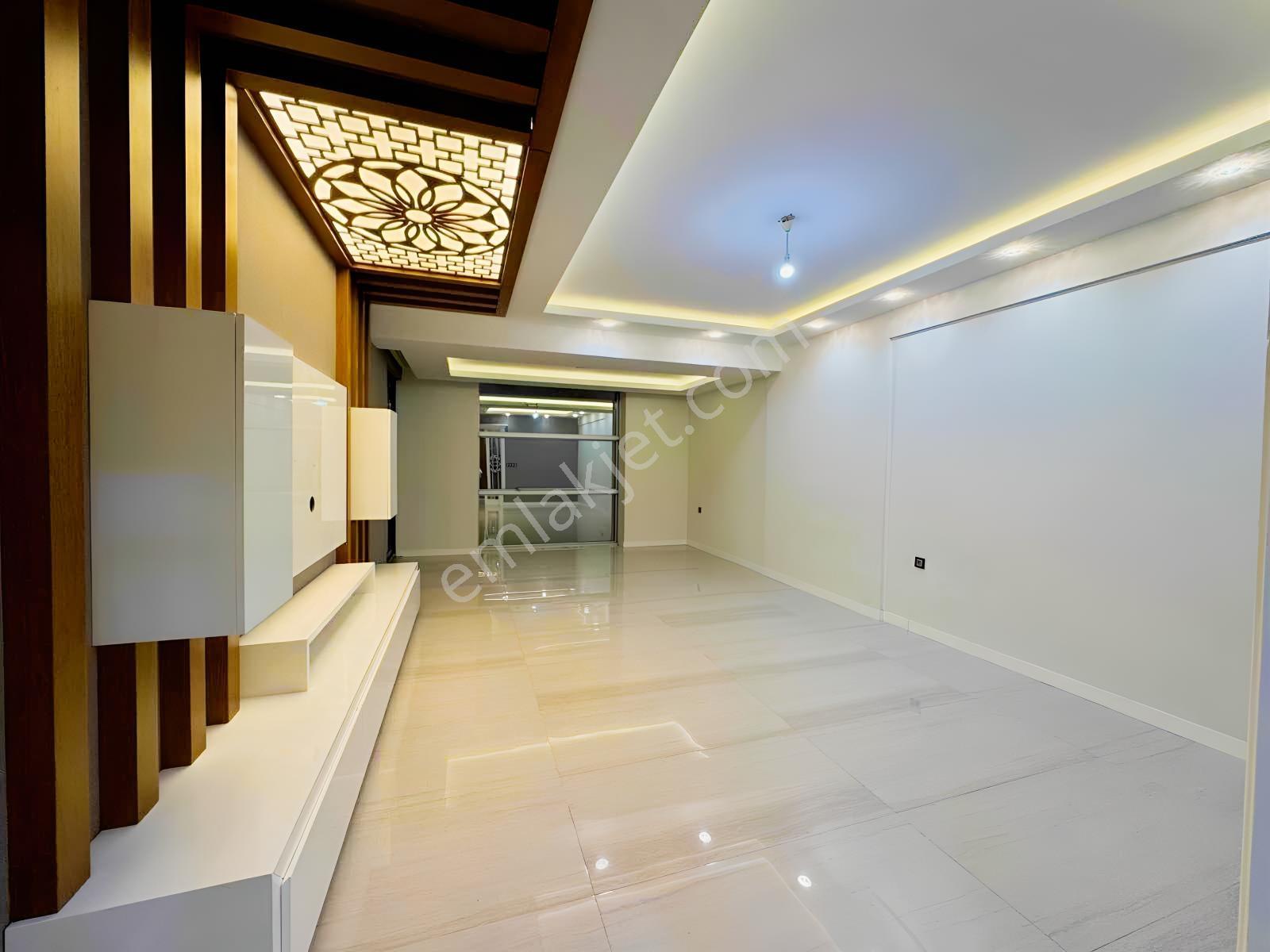 Yenişafakta Satılık 3+1 140 Lüks Daire