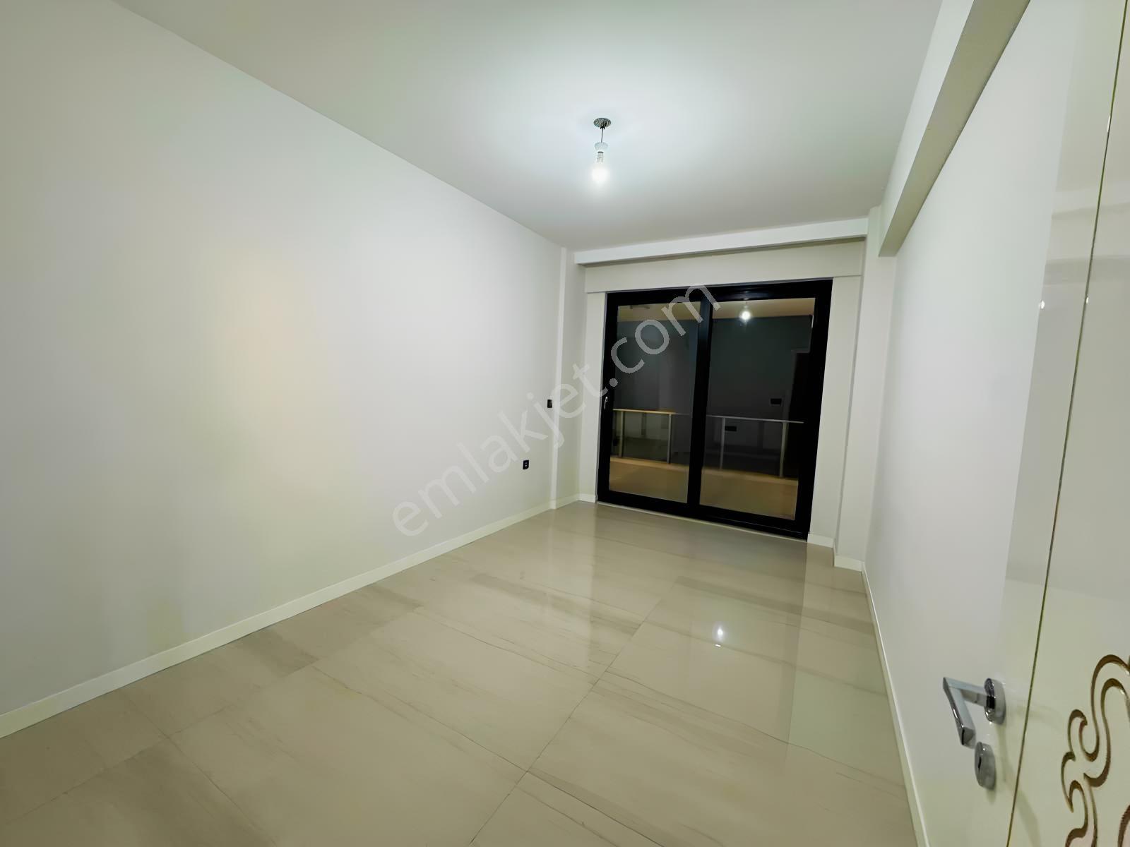 Yenişafakta Satılık 3+1 140 Lüks Daire — fotoğraf 3