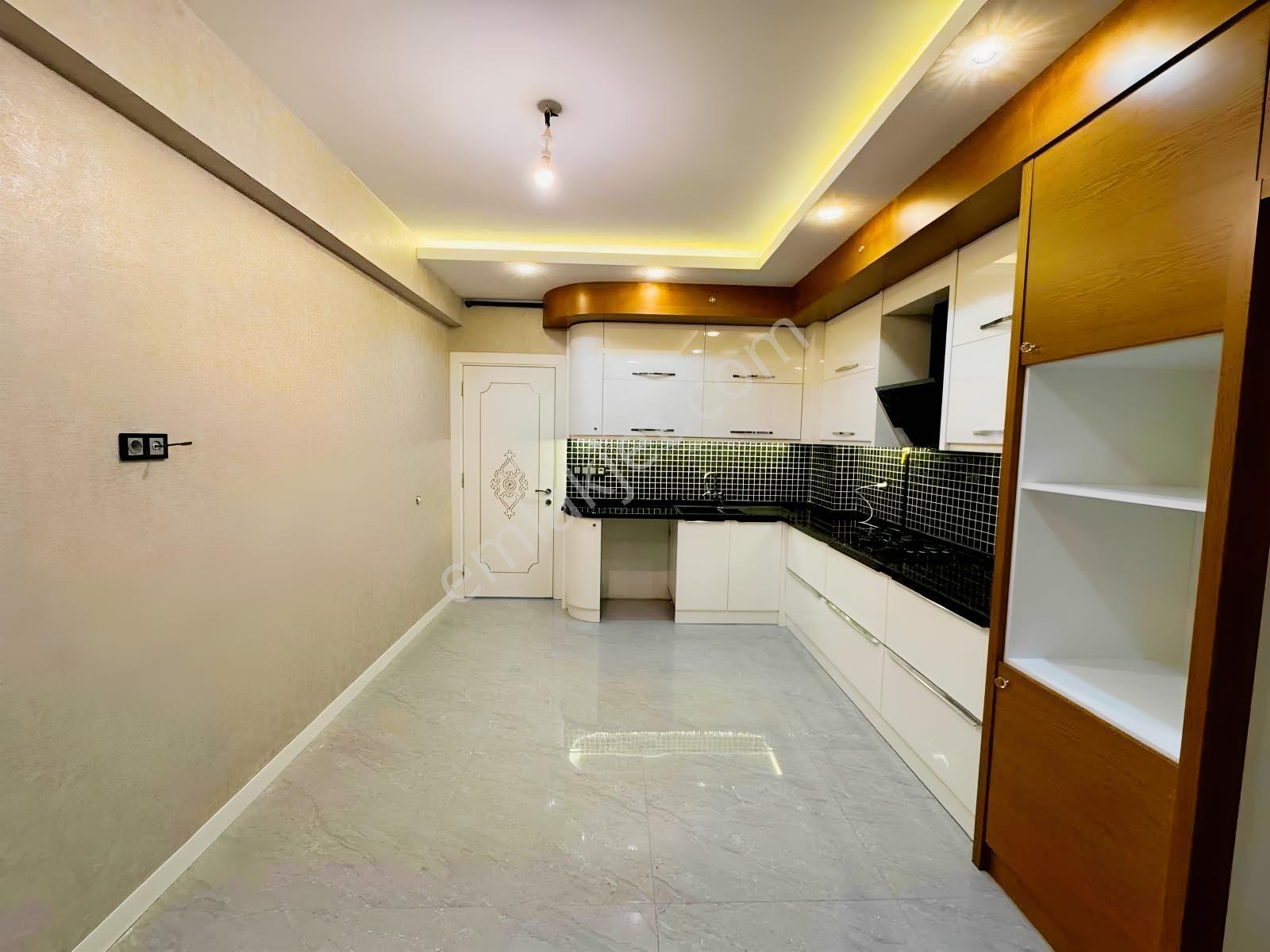 Yenişafakta Satılık 3+1 140 Lüks Daire — fotoğraf 19