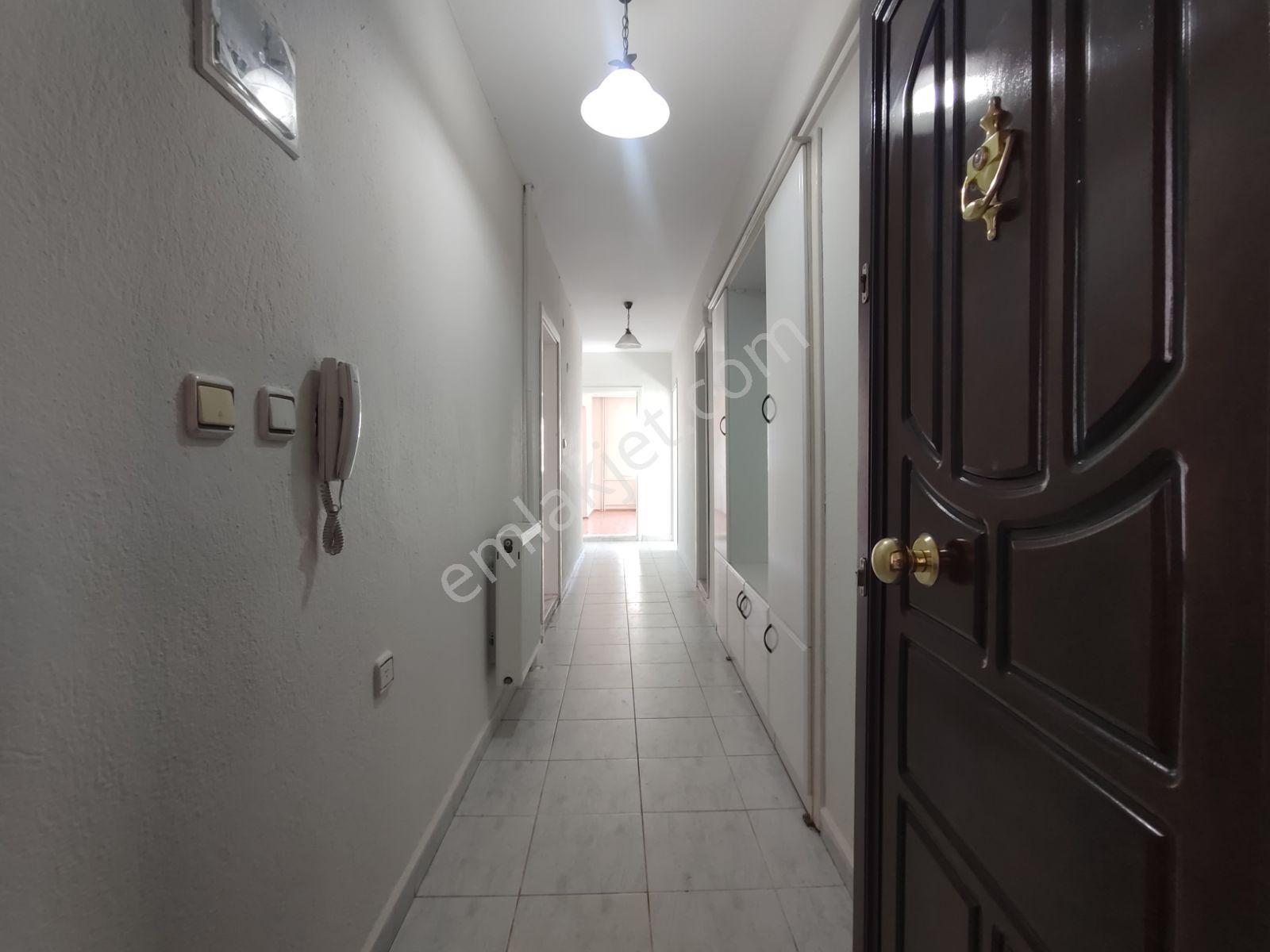 Servergazi De Satılık 3+1 Daire — fotoğraf 2
