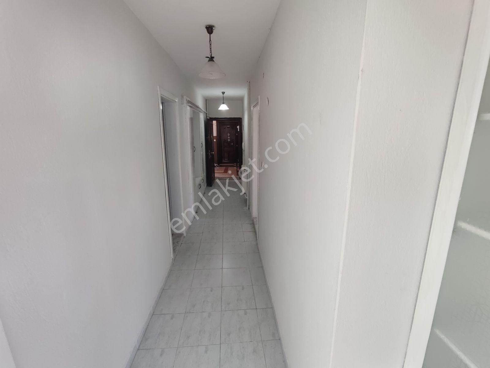 Servergazi De Satılık 3+1 Daire — fotoğraf 3
