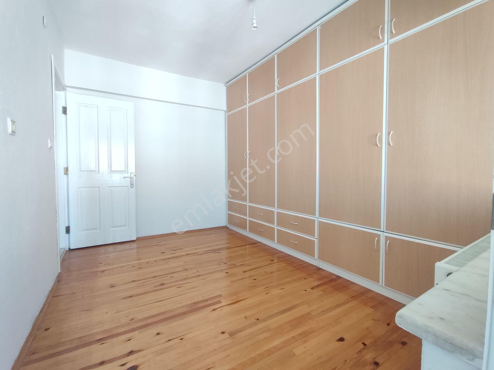 Servergazi De Satılık 3+1 Daire — fotoğraf 5