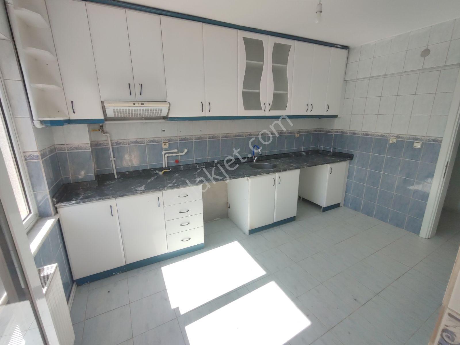 Servergazi De Satılık 3+1 Daire — fotoğraf 12