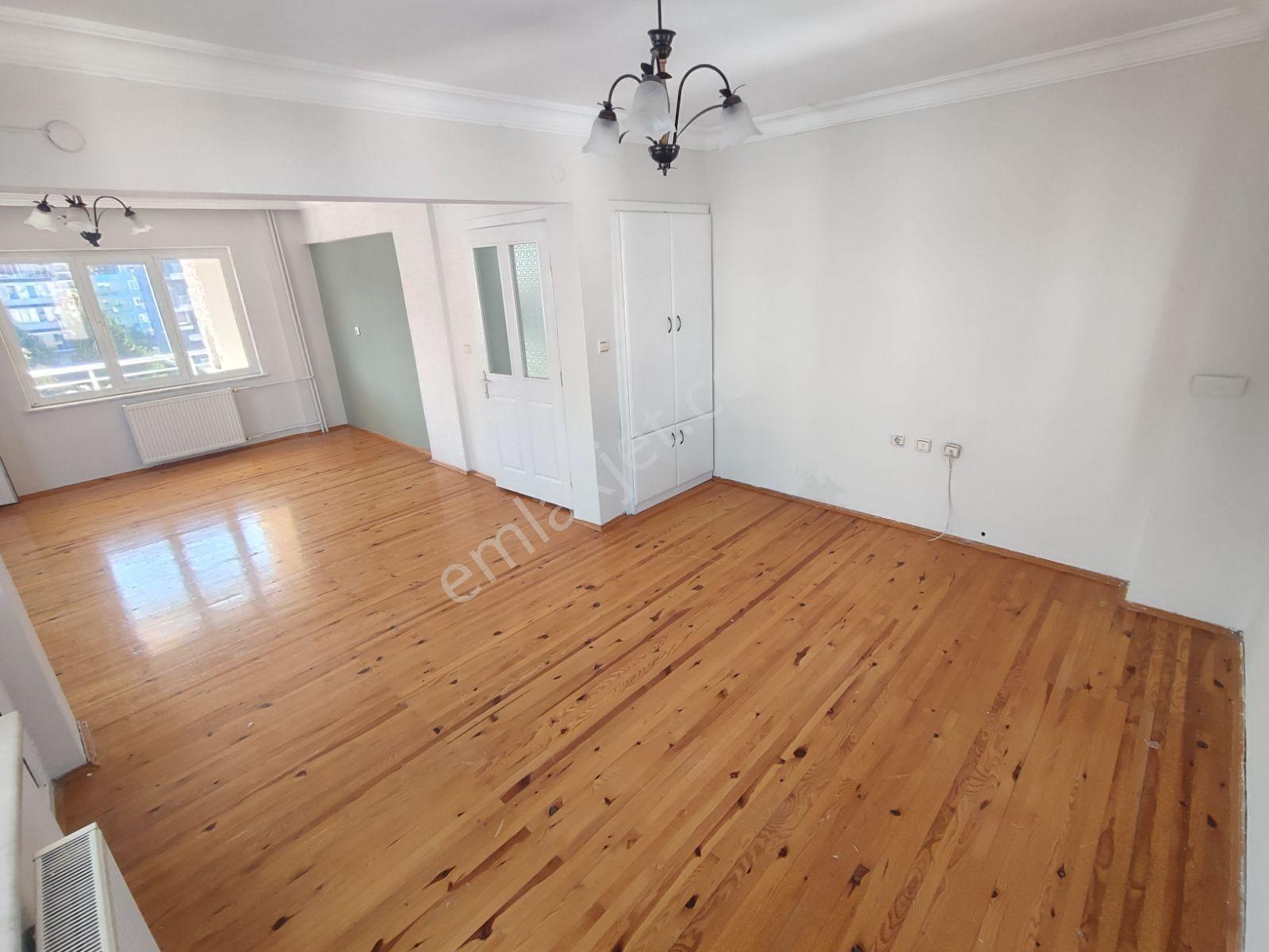 Servergazi De Satılık 3+1 Daire — fotoğraf 15