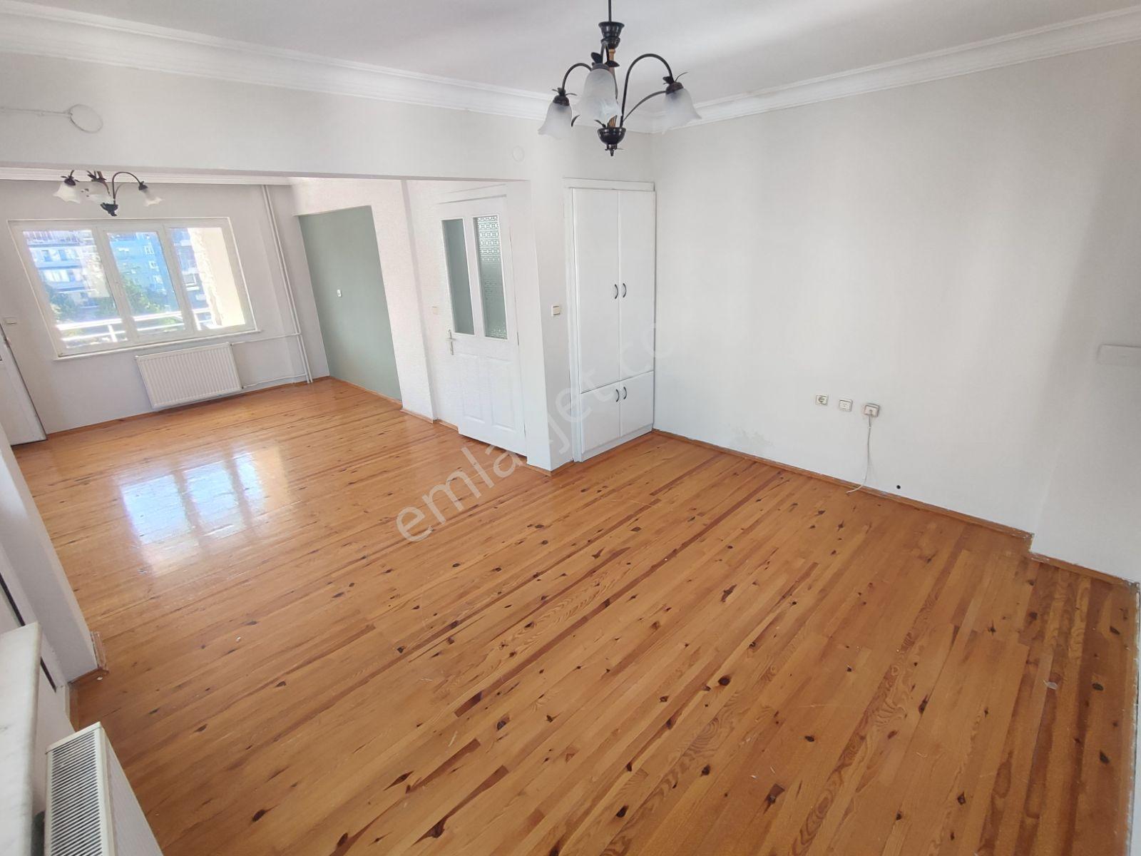 Servergazi De Satılık 3+1 Daire — fotoğraf 18
