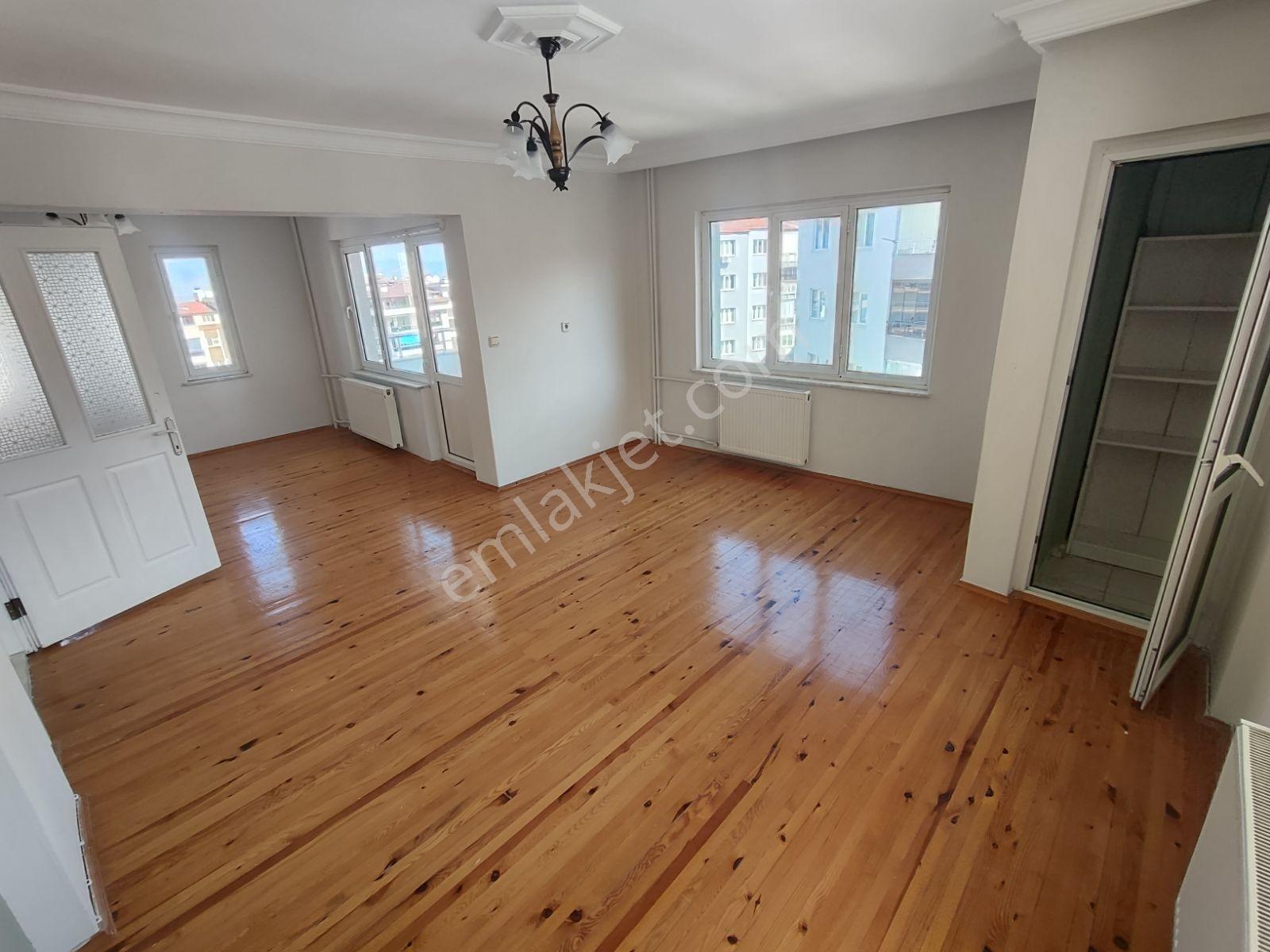 Servergazi De Satılık 3+1 Daire — fotoğraf 22