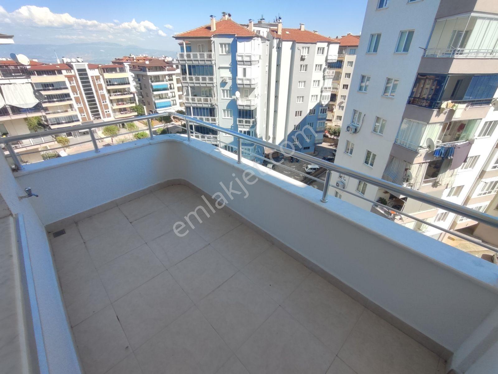 Servergazi De Satılık 3+1 Daire — fotoğraf 24