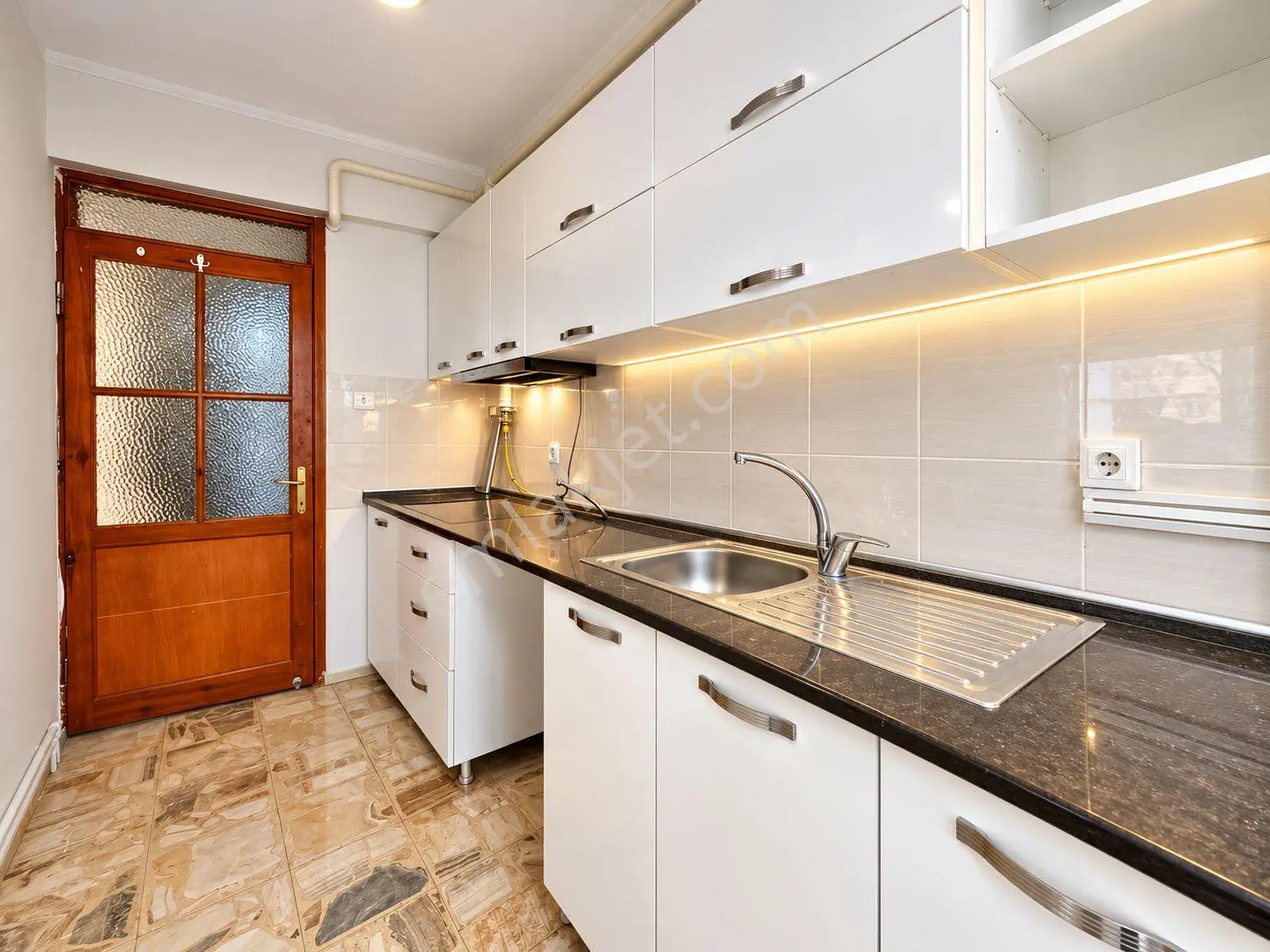 Aktif'ten Akçay'da Satılık Denize 100mt Arakat Ayrı Mutfaklı Masrafsız 2+1 Daire — fotoğraf 2