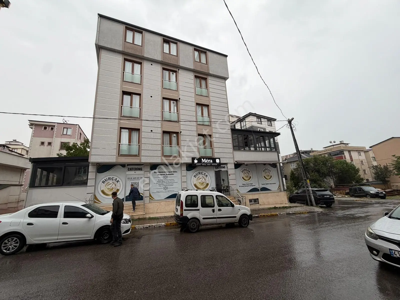 Tuzla Şifa Mahallesinde Dükkanlı 4 Katlı Satılık Aile Binası