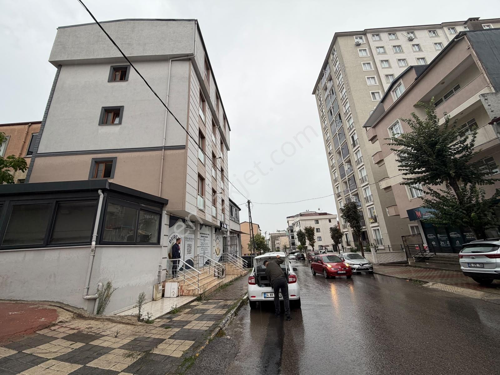 Tuzla Şifa Mahallesinde Dükkanlı 4 Katlı Satılık Aile Binası — fotoğraf 3