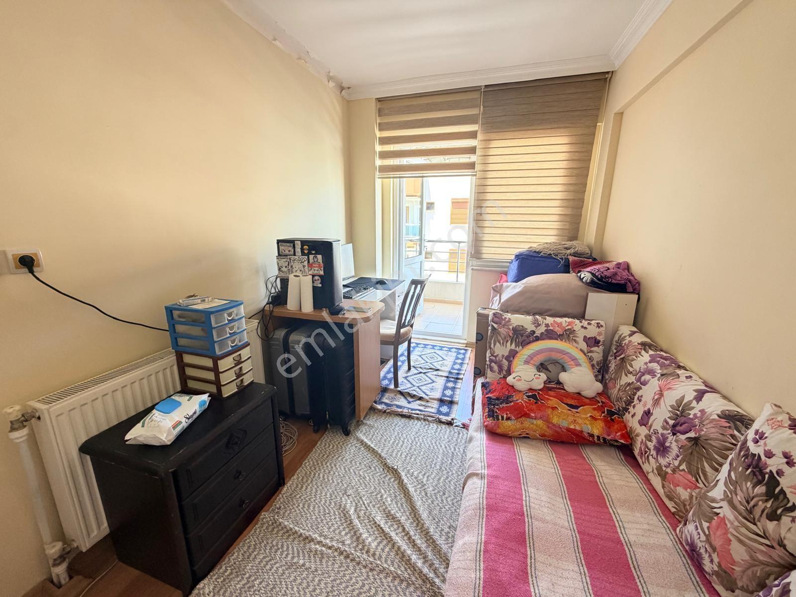 75 Yıl Mahallesi 2+1 90 M2 3 Katlının 3 Katı Özelikli Petek Kombili Balkonlu — fotoğraf 8