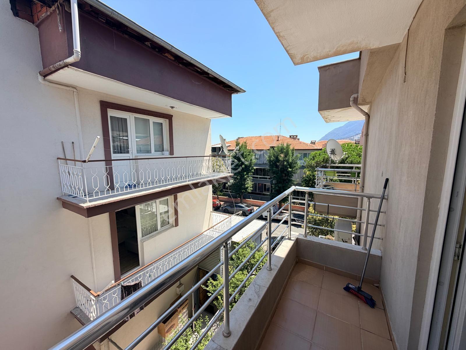 75 Yıl Mahallesi 2+1 90 M2 3 Katlının 3 Katı Özelikli Petek Kombili Balkonlu — fotoğraf 15