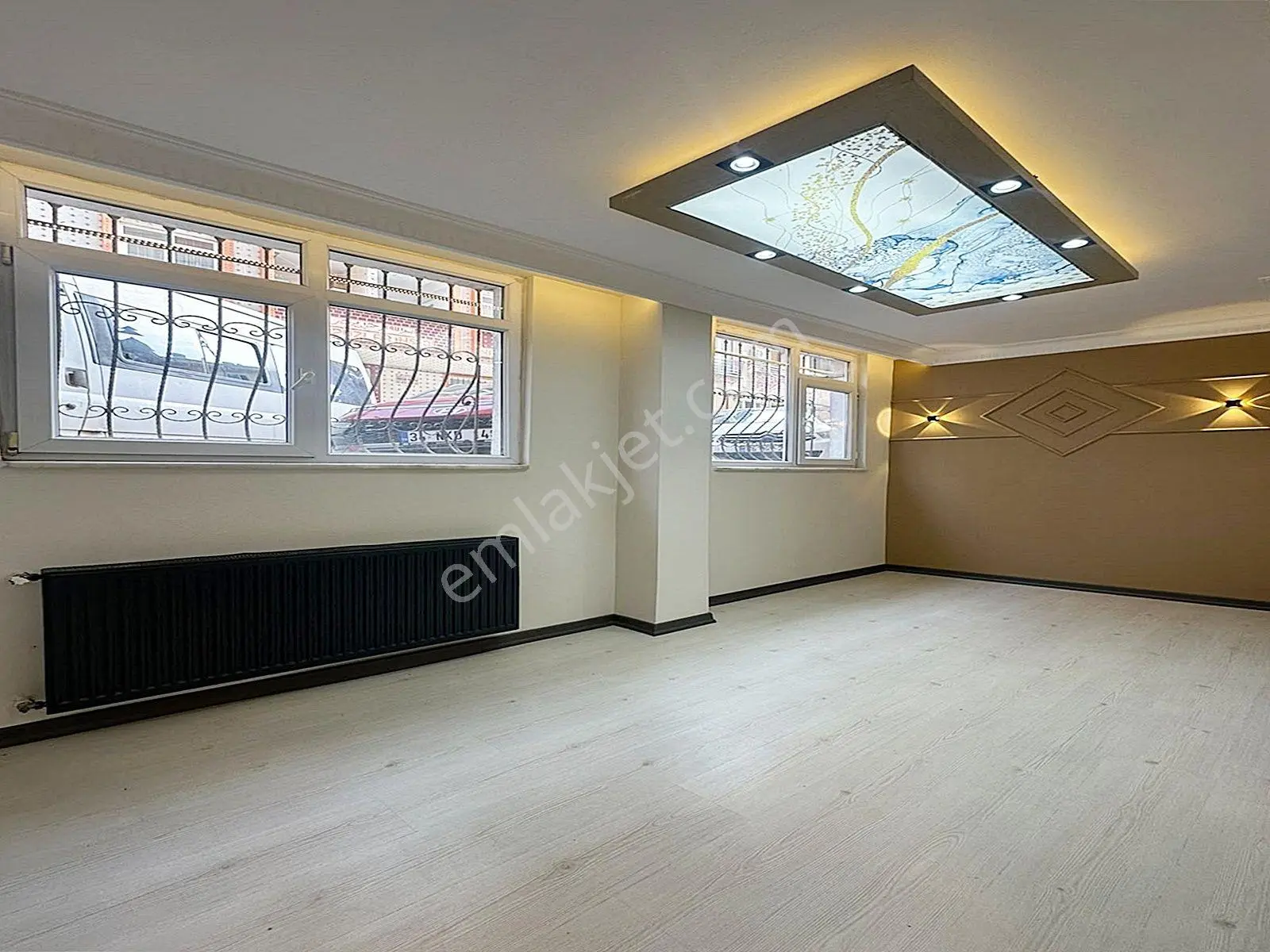Metrobüse Yürüme Mesafesinde Full Dekorlu Giriş 2+1 Daire!!!