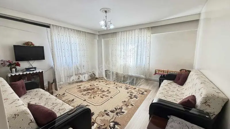 Gazikent Mah Ana Cadde Üzerinde Satılık 1+1 Göbek Kat Daire — fotoğraf 2