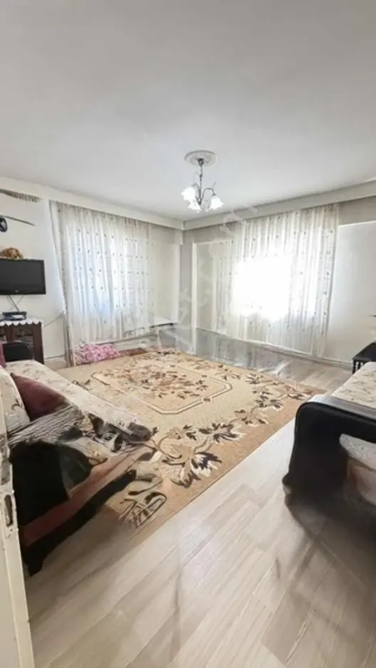 Gazikent Mah Ana Cadde Üzerinde Satılık 1+1 Göbek Kat Daire — fotoğraf 3