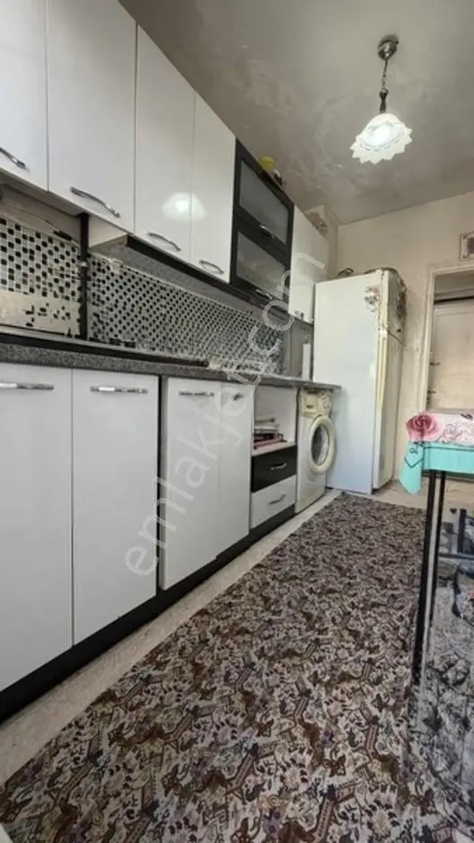 Gazikent Mah Ana Cadde Üzerinde Satılık 1+1 Göbek Kat Daire — fotoğraf 5