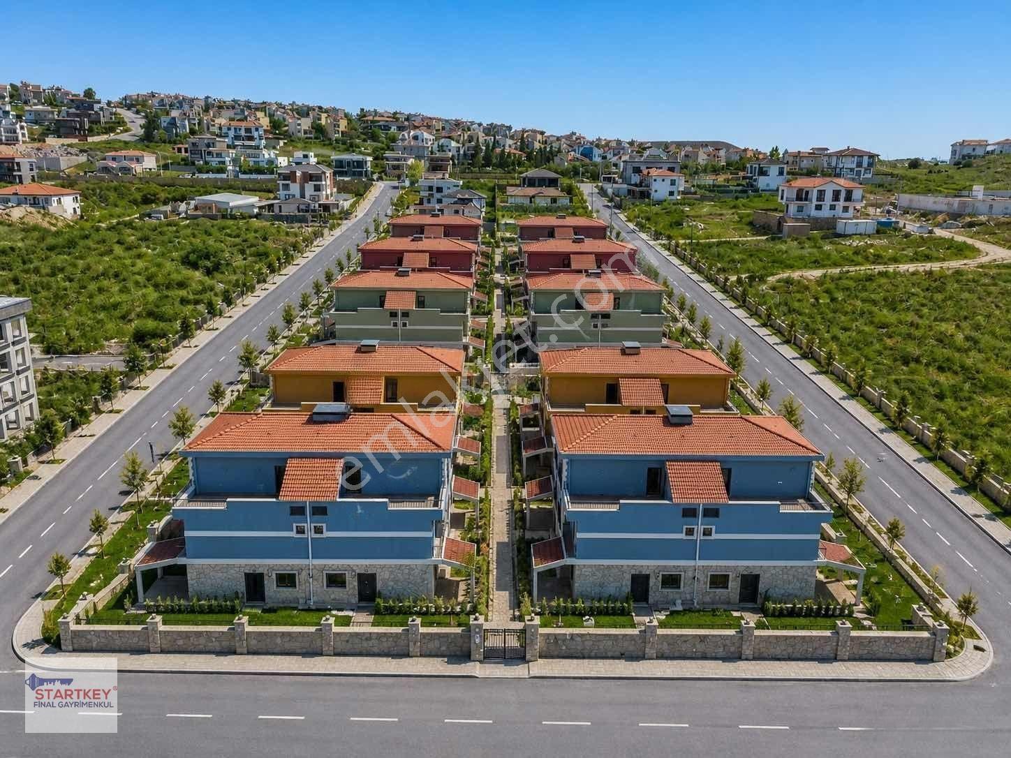 Menemen Seyrek Satılık Villa 3+1 Triplex Havuzlu Güvenlikli Site