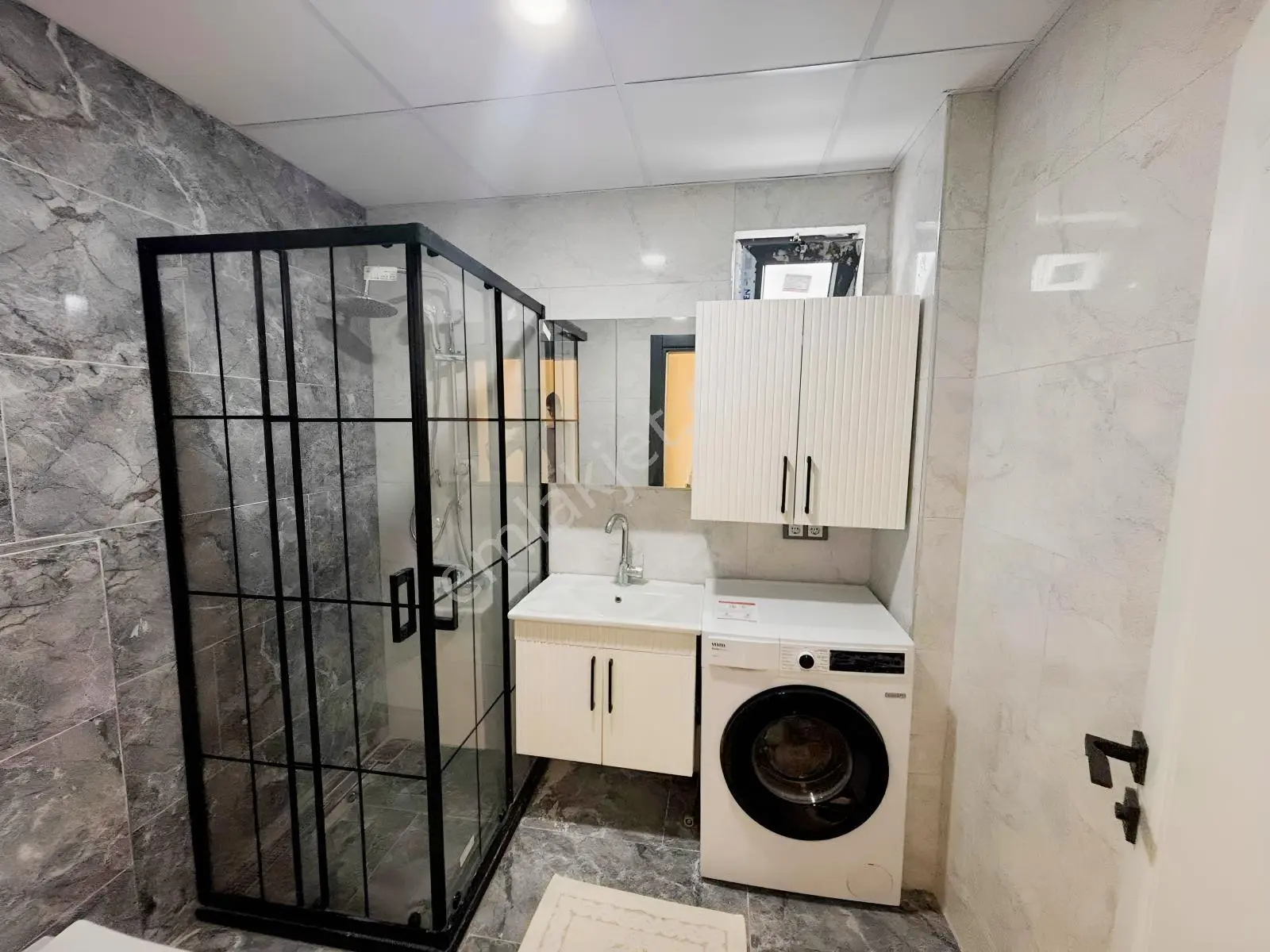 Atakumun Kalbinde Satılık Lüks Eşyalı 1+1 Daire — fotoğraf 4