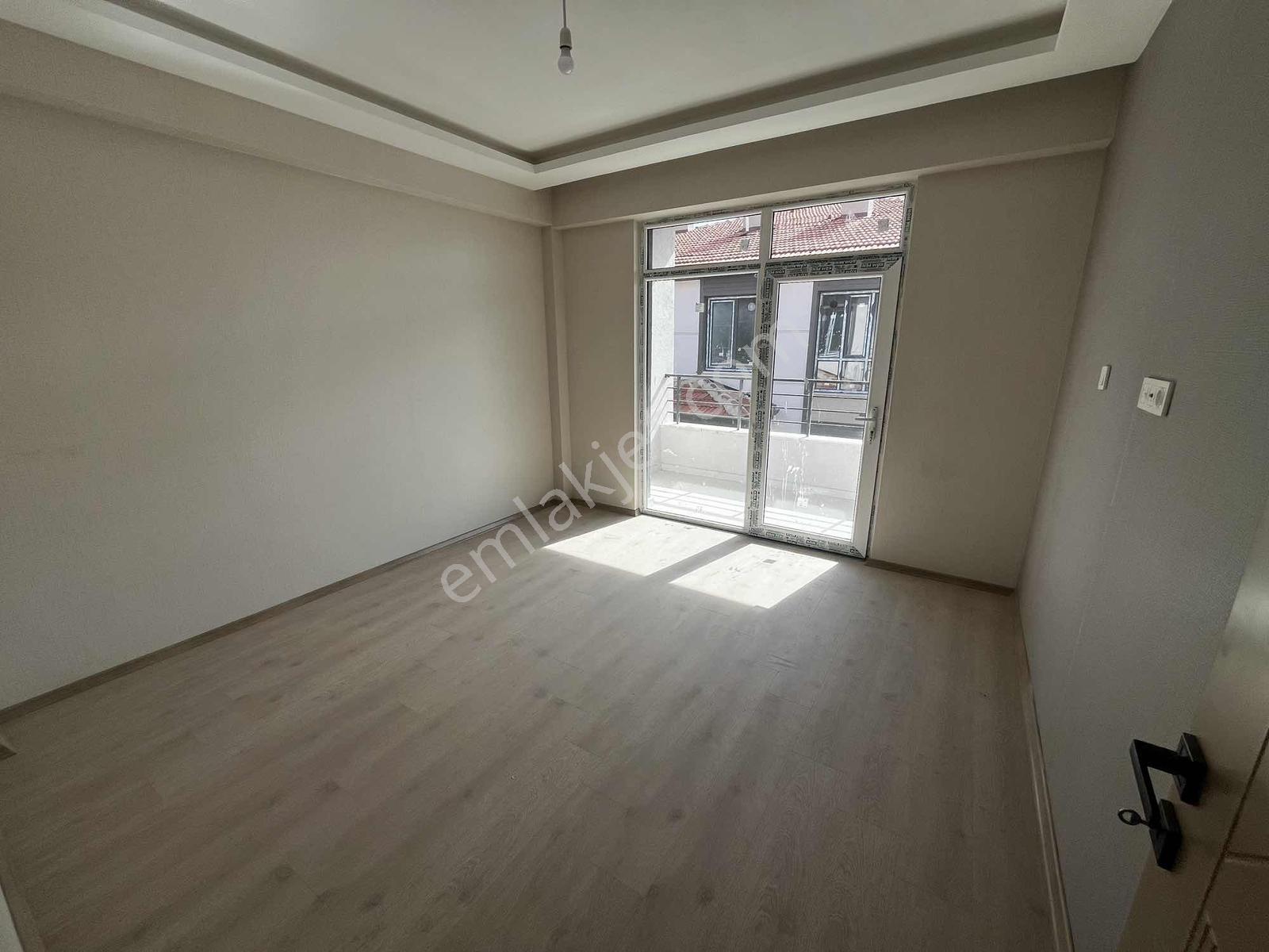 Karaman Caddesine Yürüme Mesafesinde Satılık 3+1 — fotoğraf 4