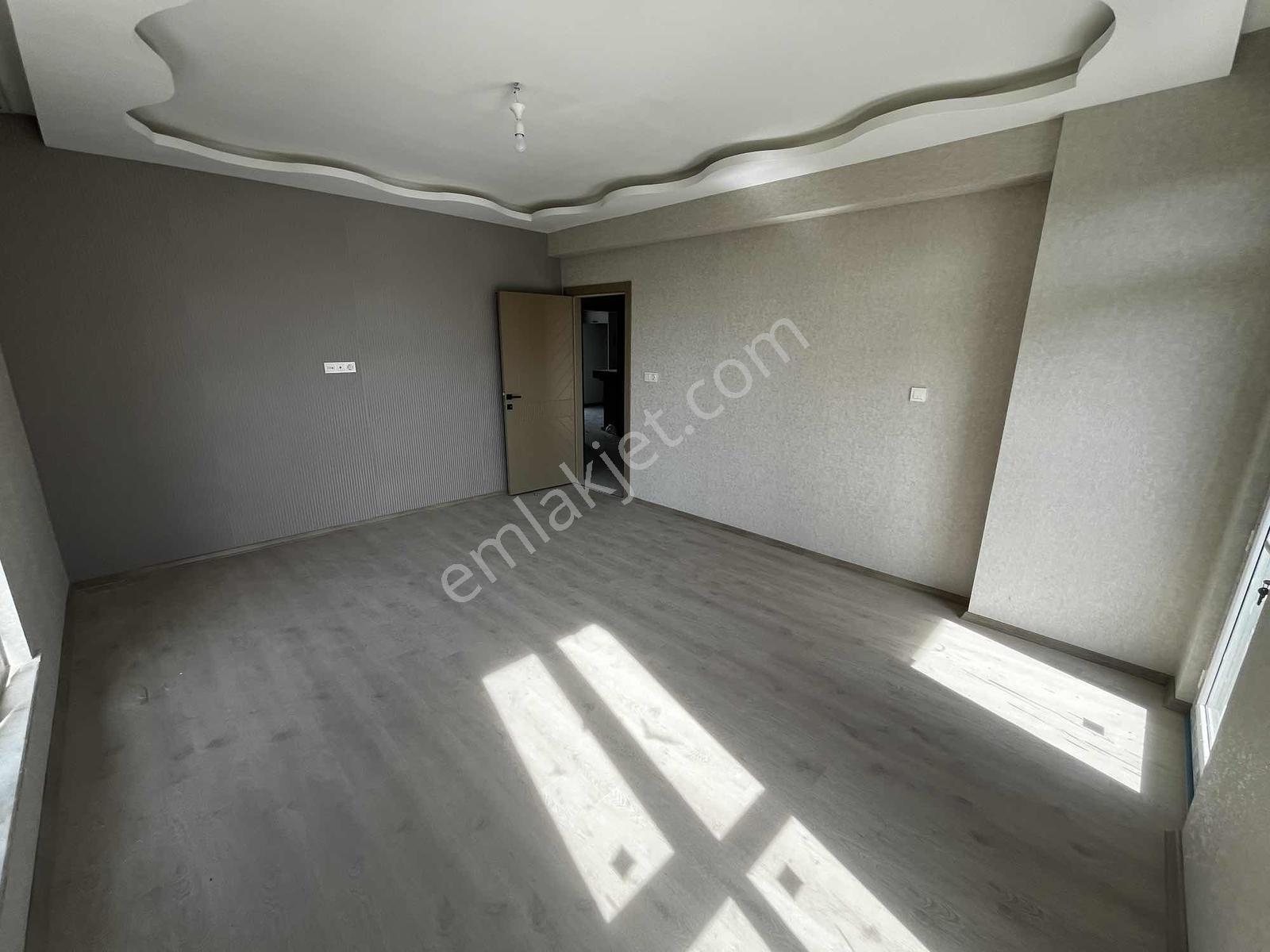 Karaman Caddesine Yürüme Mesafesinde Satılık 3+1 — fotoğraf 5