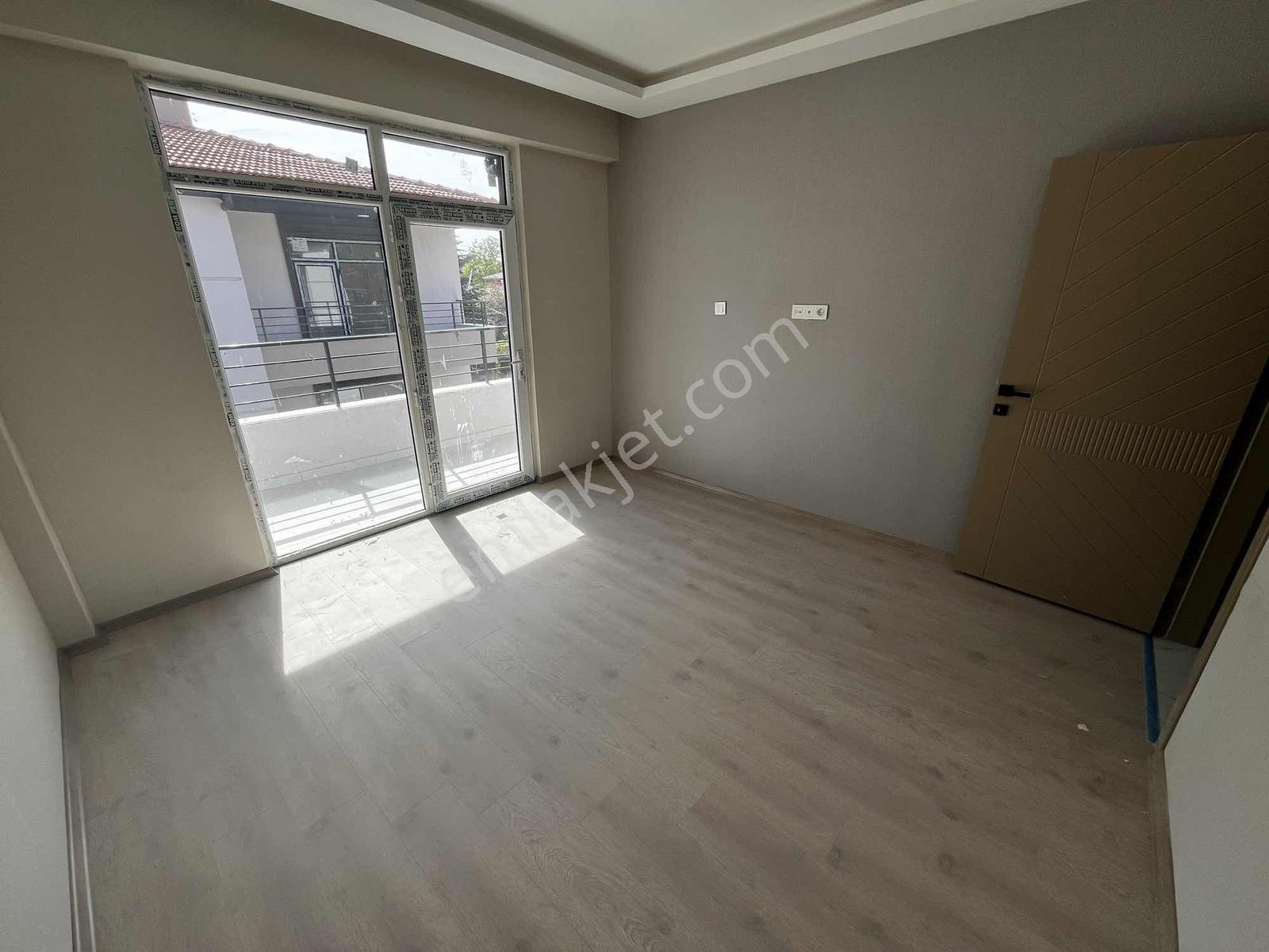 Karaman Caddesine Yürüme Mesafesinde Satılık 3+1 — fotoğraf 7