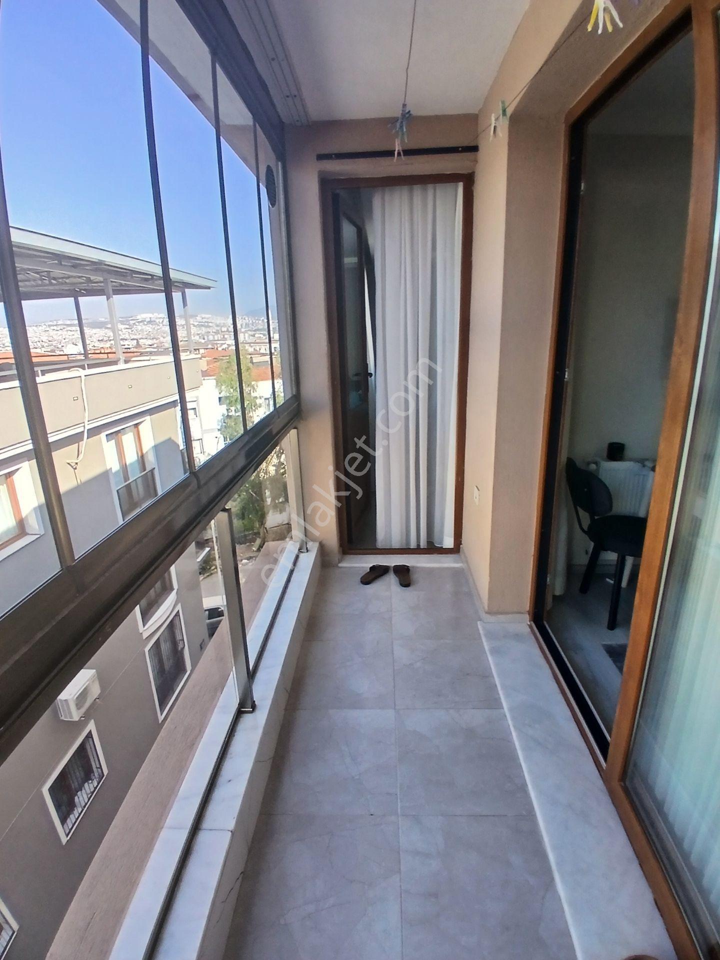 Karabağlar Selvili'de Modern Tasarımlı 2+1 Satılık Daire — fotoğraf 10