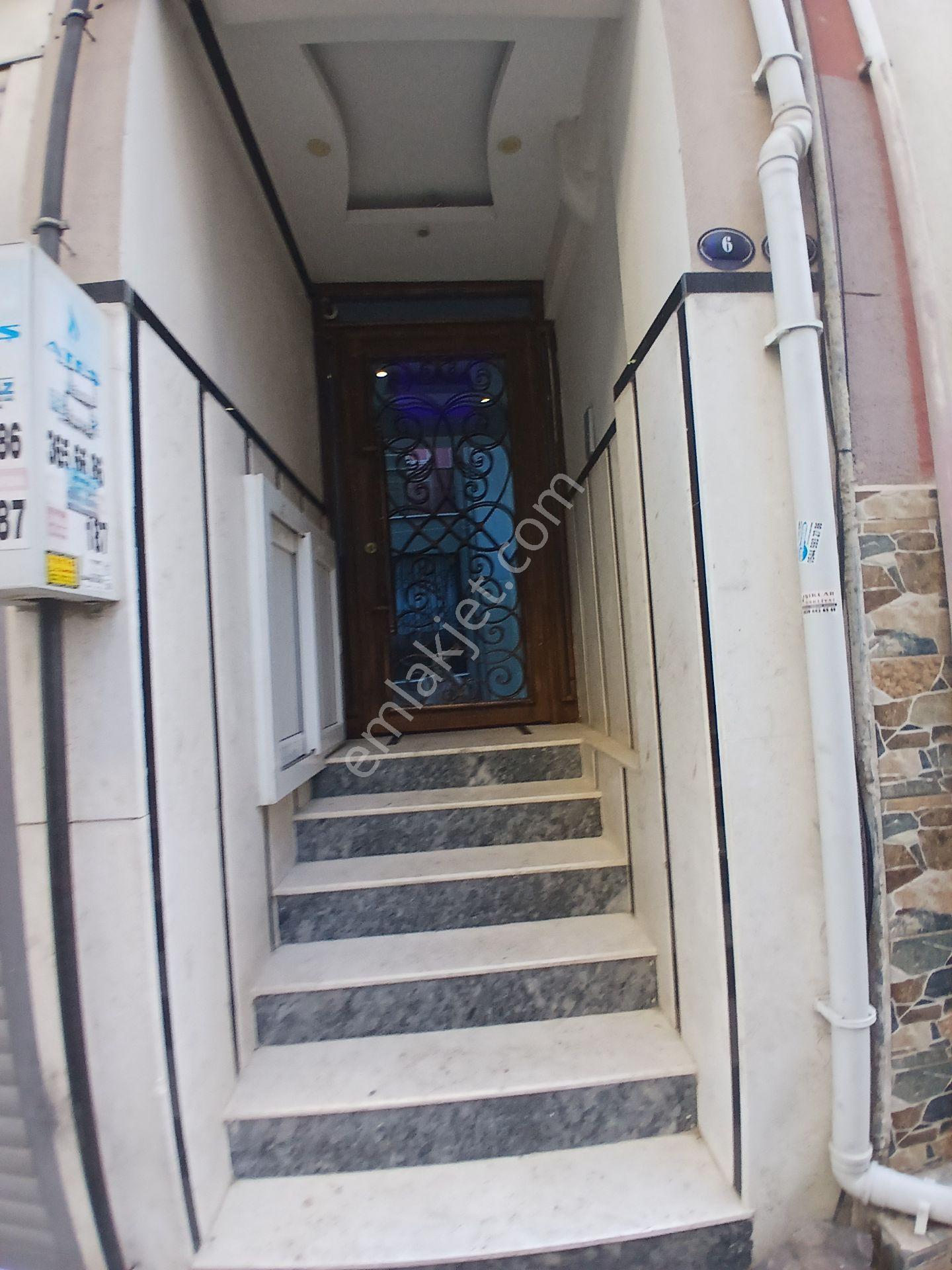 Karabağlar Selvili'de Modern Tasarımlı 2+1 Satılık Daire — fotoğraf 26