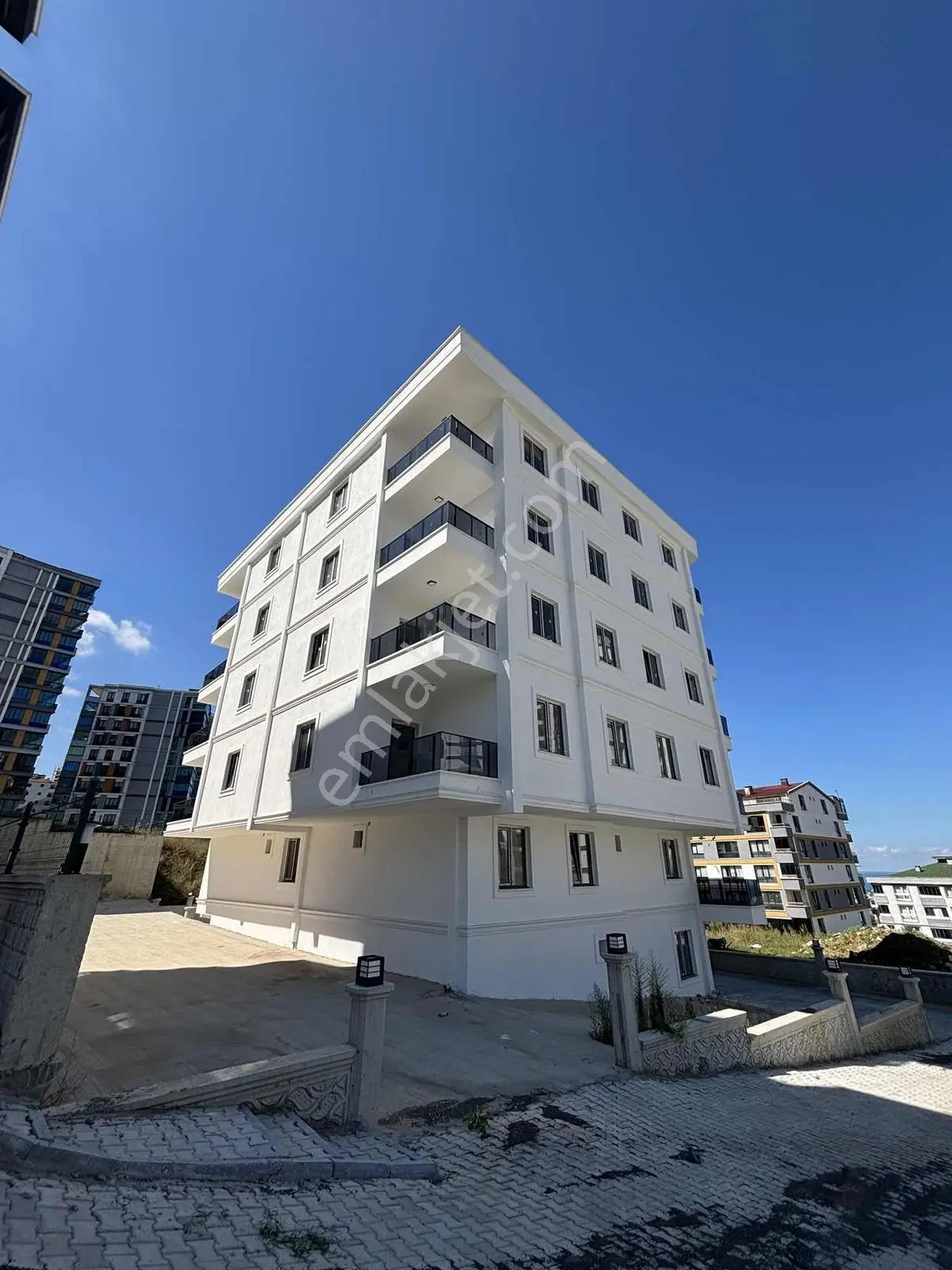 Küçükkolpınarda Lüks Siteler Bölgesinde Satılık 4+1 Daire