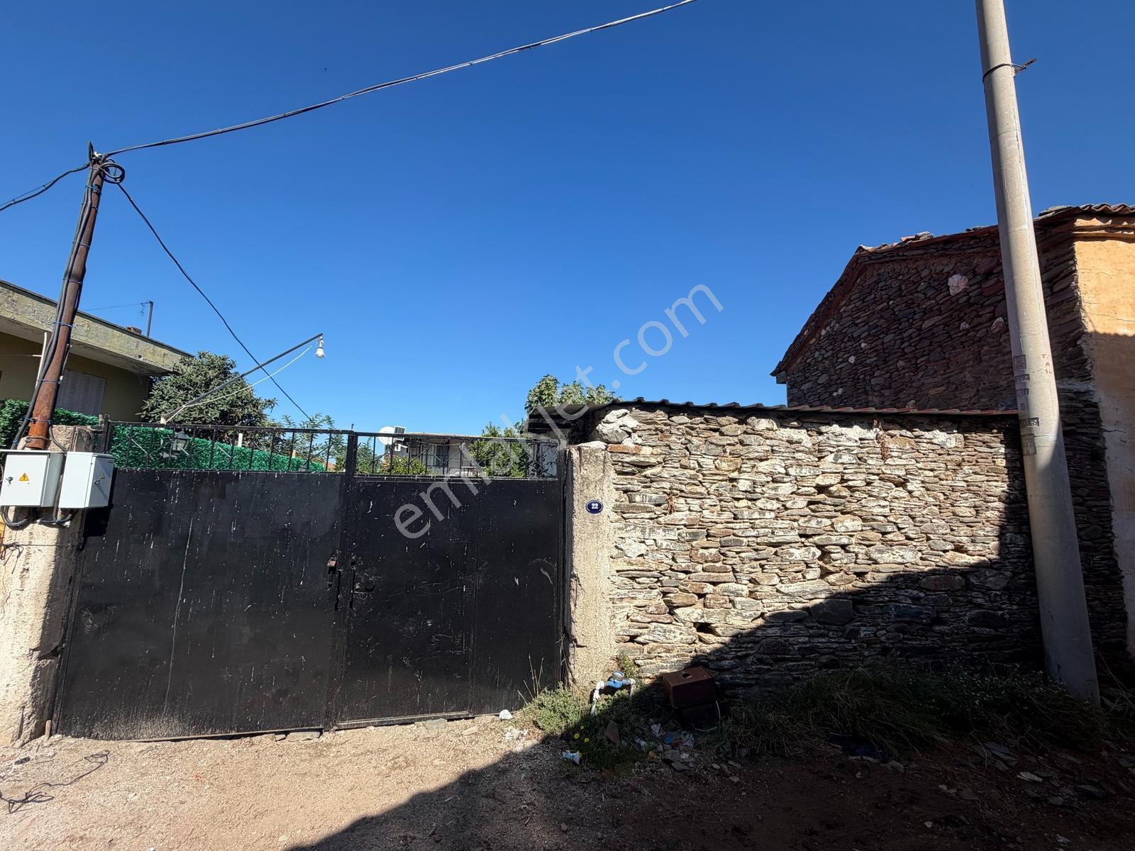 Tire Çiniyeri'nde Satılık 196 M² Bahçeli Köy Evi Araç Takaslı — fotoğraf 2