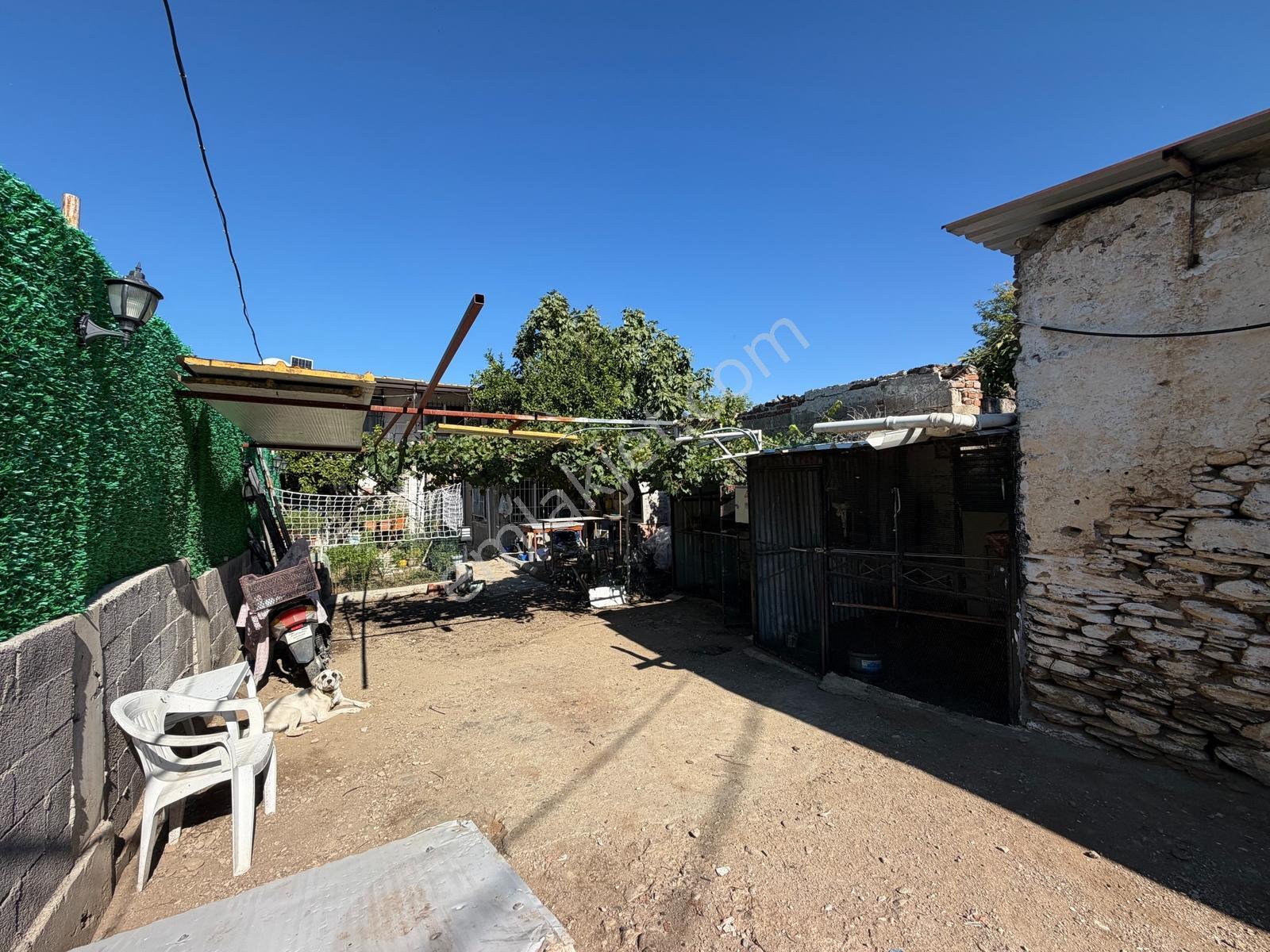 Tire Çiniyeri'nde Satılık 196 M² Bahçeli Köy Evi Araç Takaslı — fotoğraf 4