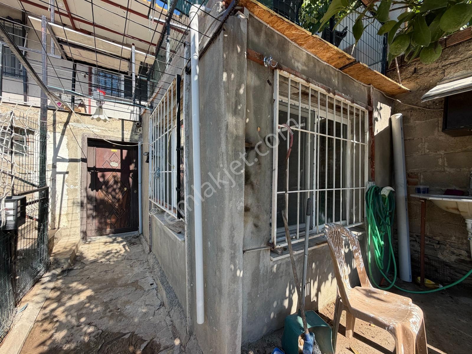 Tire Çiniyeri'nde Satılık 196 M² Bahçeli Köy Evi Araç Takaslı — fotoğraf 15
