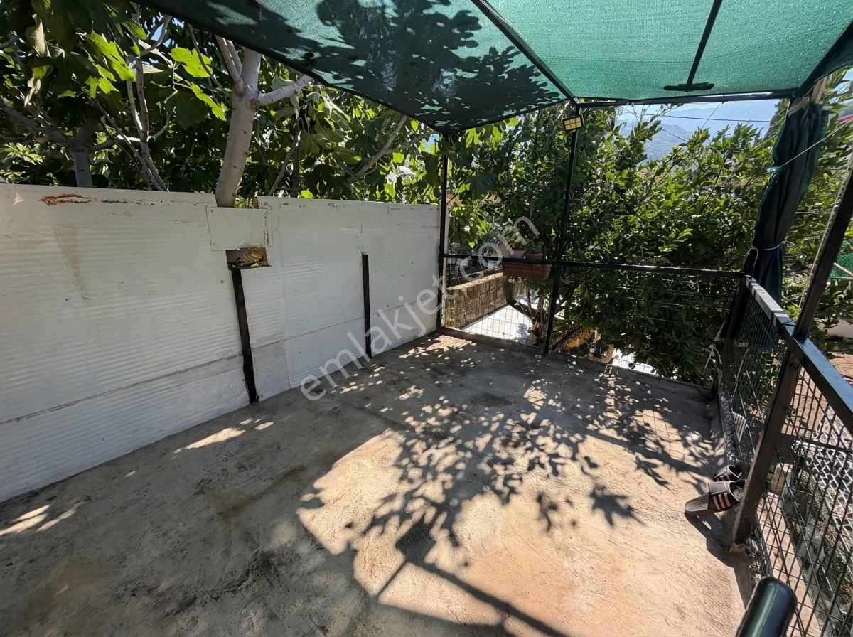 Tire Çiniyeri'nde Satılık 196 M² Bahçeli Köy Evi Araç Takaslı — fotoğraf 18
