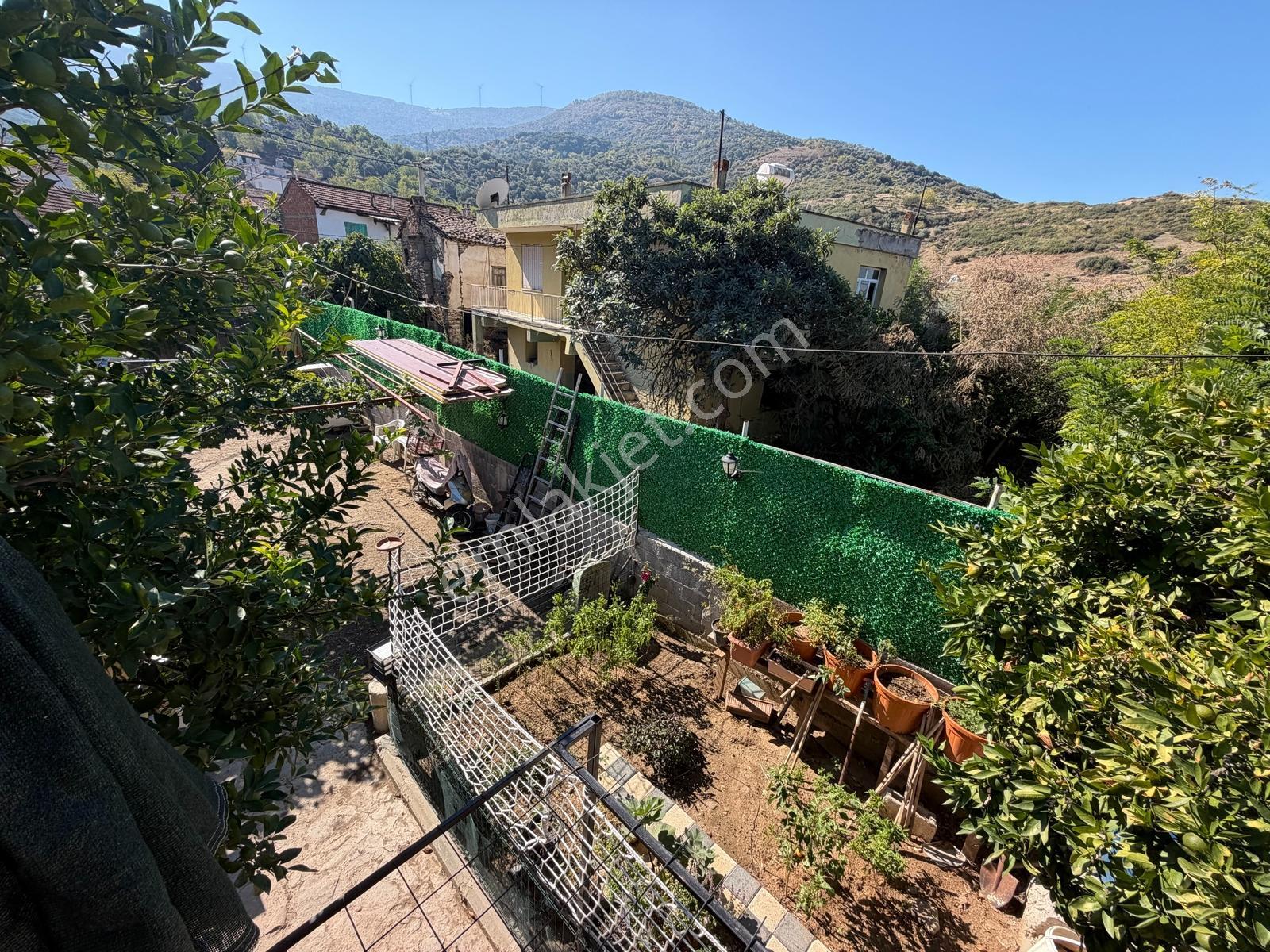 Tire Çiniyeri'nde Satılık 196 M² Bahçeli Köy Evi Araç Takaslı — fotoğraf 20