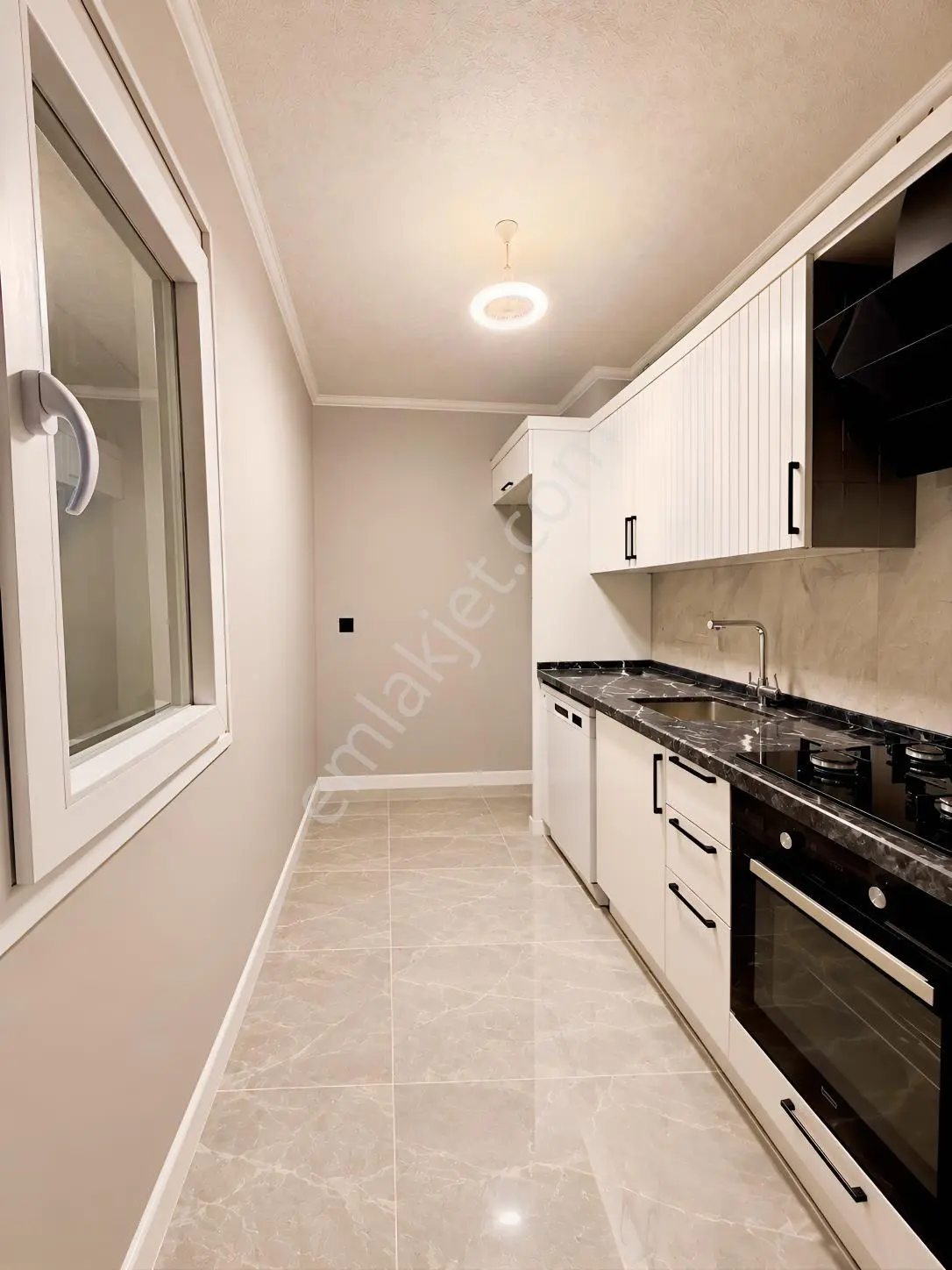 Remax Semra Akkaya'dan Akıllı Sistem Donatılı Satılık Özel 1+1 — fotoğraf 3