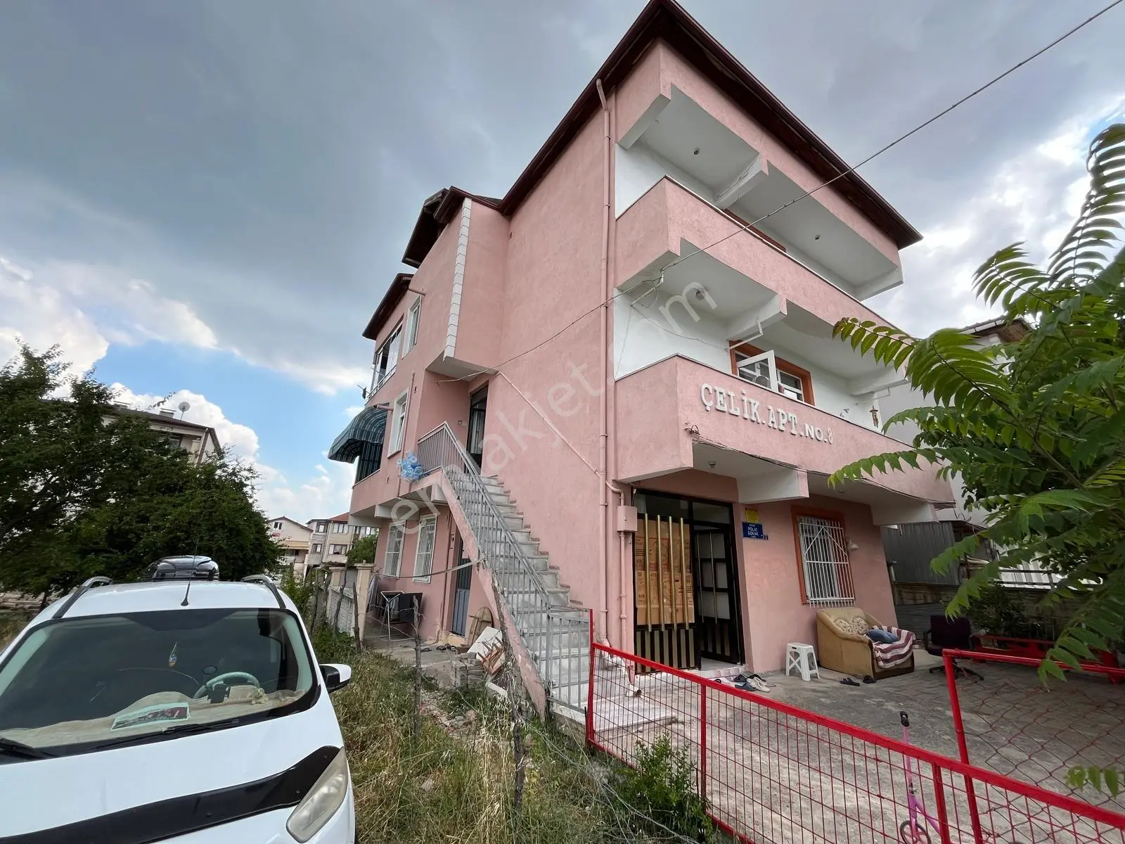 Derince Fsm De Satılık Ara Kat 2+1 Daire Yenilenmiş