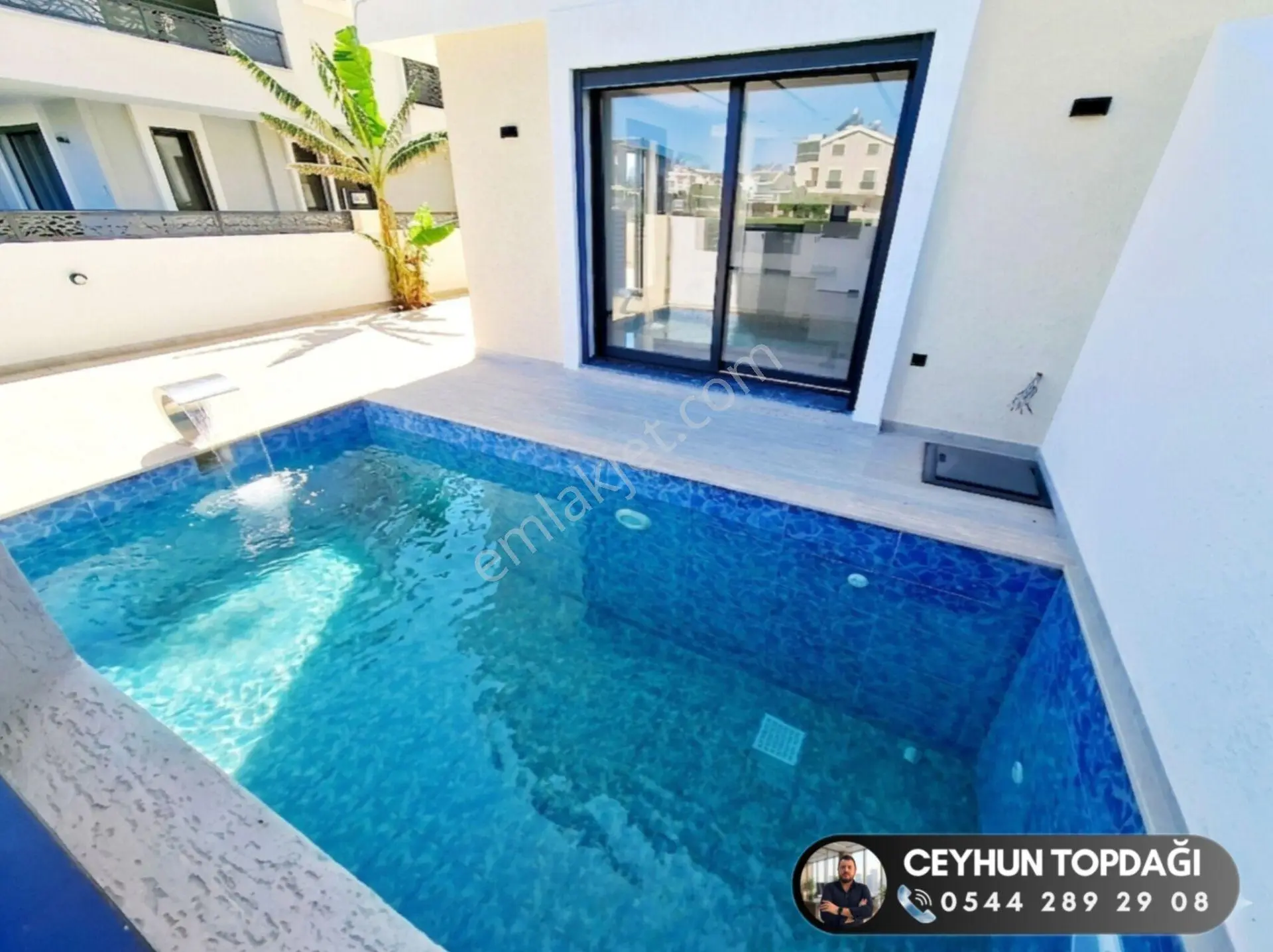 Didim'de Satılık 3+1 Havuzlu Bahçeli Otoparklı Ön Cephe Müstakil Villa ! — fotoğraf 2