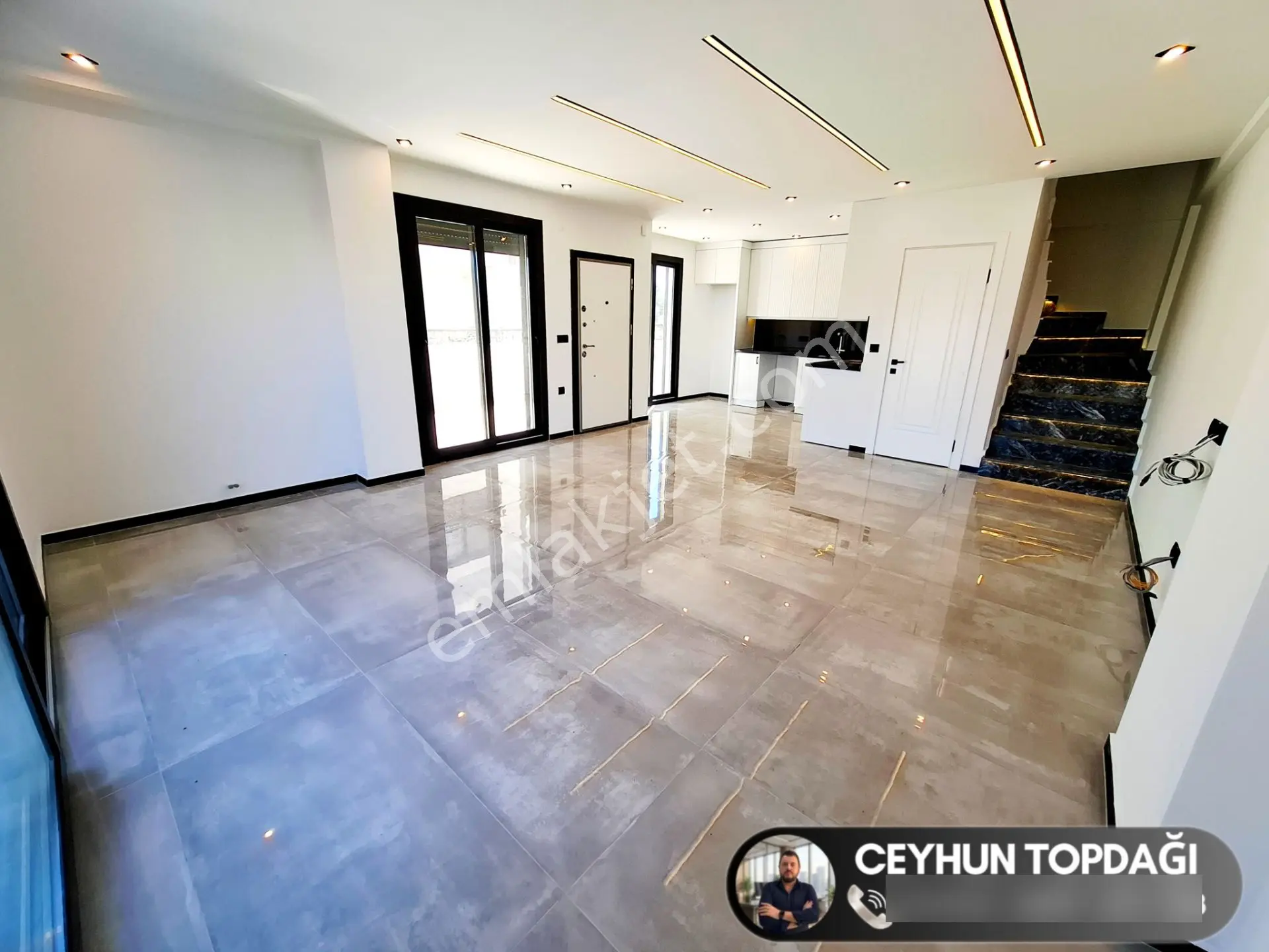 Didim'de Satılık 3+1 Havuzlu Bahçeli Otoparklı Ön Cephe Müstakil Villa ! — fotoğraf 5