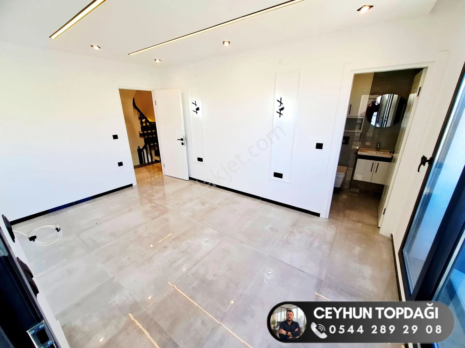 Didim'de Satılık 3+1 Havuzlu Bahçeli Otoparklı Ön Cephe Müstakil Villa ! — fotoğraf 15